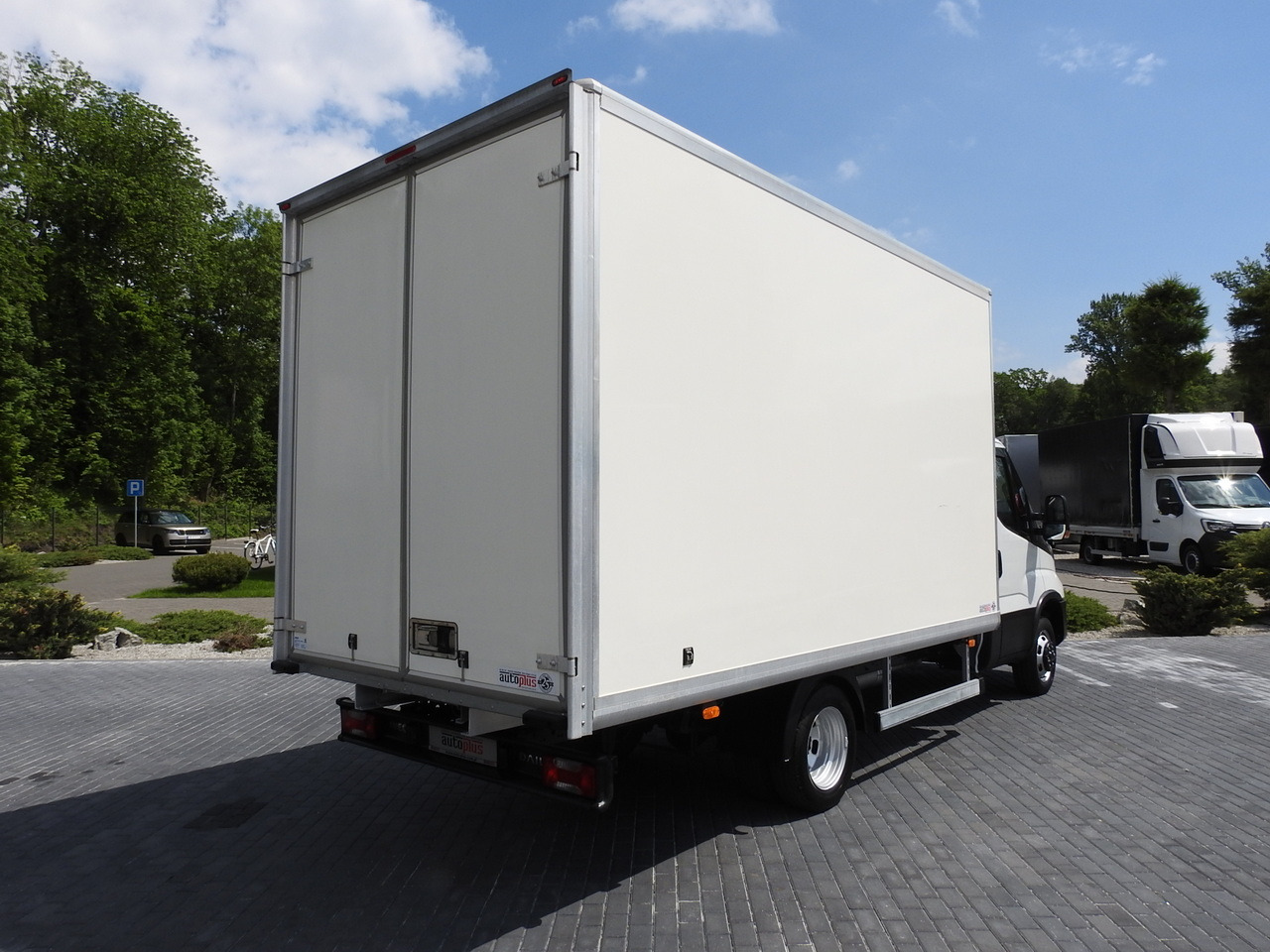 IVECO DAILY 35S14 8 PALLETS CRUISE CONTROL TWIN WHEELS AIR CONDITIONING 140HP - Tarbesõiduk furgoon: pilt 3 IVECO DAILY 35S14 8 PALLETS CRUISE CONTROL TWIN WHEELS AIR CONDITIONING 140HP - Tarbesõiduk furgoon: pilt 3