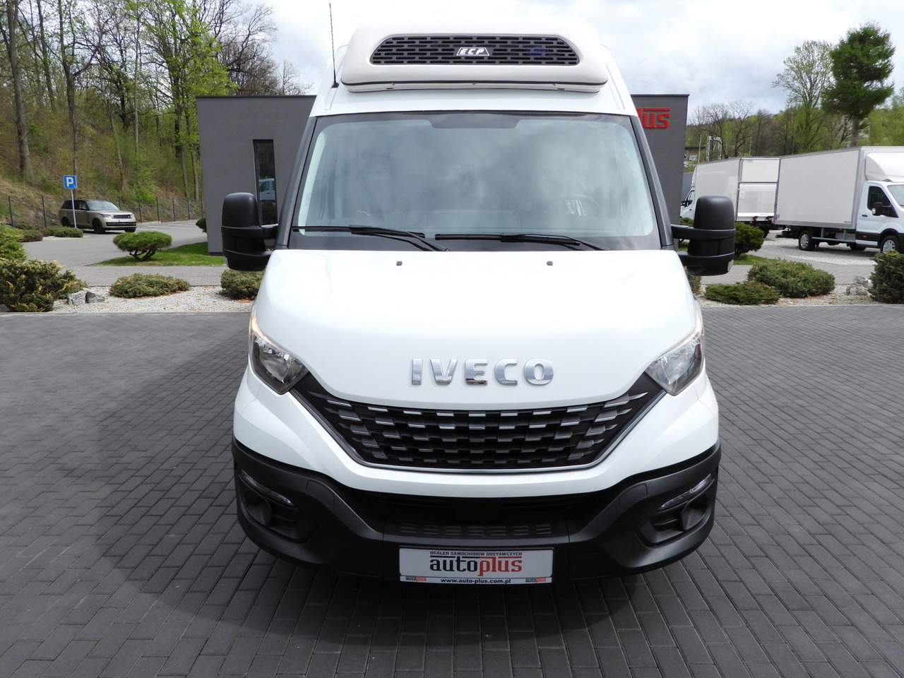IVECO DAILY 35S14 REFRIGERATOR VAN 0*C POWER SUPPLY 230V CRUISE CONTROL AUTOMATIC TRANSMISSION HI-MATIC AIR CONDITIONING 140HP - Tarbesõiduk külmik: pilt 5 IVECO DAILY 35S14 REFRIGERATOR VAN 0*C POWER SUPPLY 230V CRUISE CONTROL AUTOMATIC TRANSMISSION HI-MATIC AIR CONDITIONING 140HP - Tarbesõiduk külmik: pilt 5