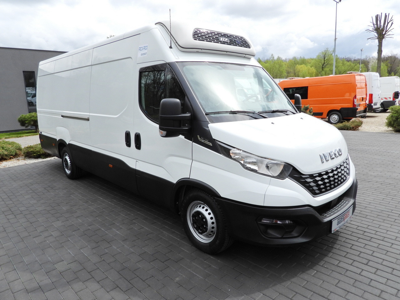 IVECO DAILY 35S14 REFRIGERATOR VAN 0*C POWER SUPPLY 230V CRUISE CONTROL AUTOMATIC TRANSMISSION HI-MATIC AIR CONDITIONING 140HP - Tarbesõiduk külmik: pilt 4 IVECO DAILY 35S14 REFRIGERATOR VAN 0*C POWER SUPPLY 230V CRUISE CONTROL AUTOMATIC TRANSMISSION HI-MATIC AIR CONDITIONING 140HP - Tarbesõiduk külmik: pilt 4