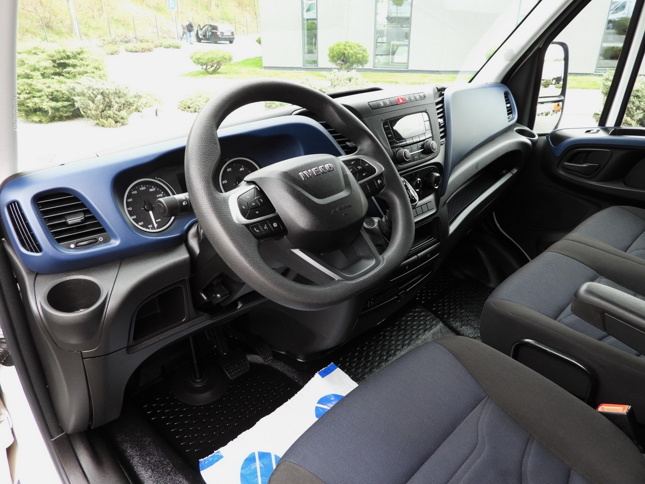 IVECO DAILY 35S14 REFRIGERATOR VAN 0*C POWER SUPPLY 230V CRUISE CONTROL AUTOMATIC TRANSMISSION HI-MATIC AIR CONDITIONING 140HP - Tarbesõiduk külmik: pilt 2 IVECO DAILY 35S14 REFRIGERATOR VAN 0*C POWER SUPPLY 230V CRUISE CONTROL AUTOMATIC TRANSMISSION HI-MATIC AIR CONDITIONING 140HP - Tarbesõiduk külmik: pilt 2