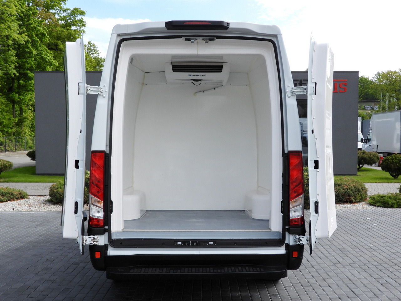 Tarbesõiduk külmik IVECO DAILY 35S14 REFRIGERATOR VAN -10*C POWER SUPPLY 230V CRUISE CONTROL AUTOMATIC TRANSMISSION HI-MATIC AIR CONDITIONING  140HP: pilt 13