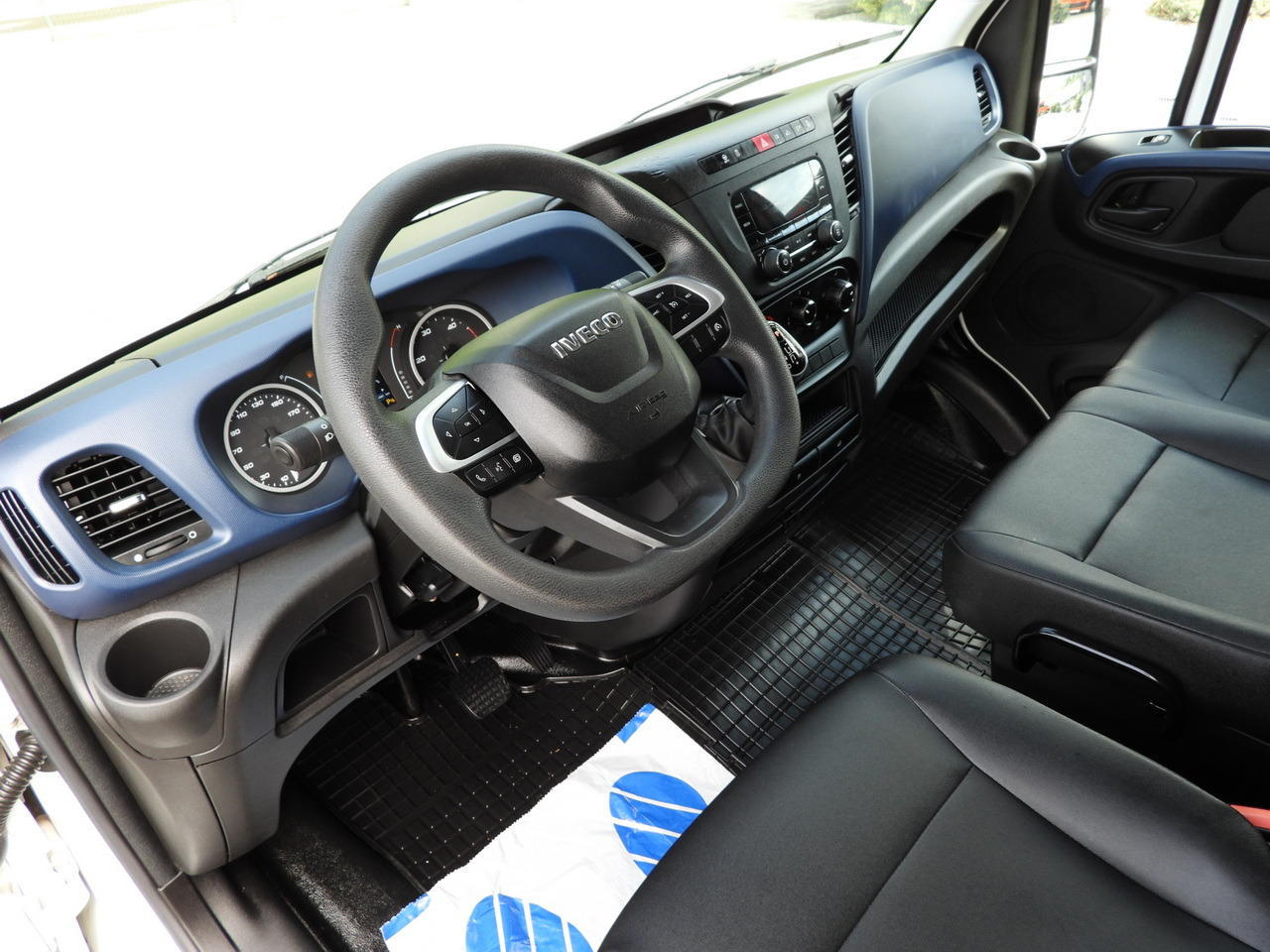 IVECO DAILY 35S14 REFRIGERATOR VAN -10*C POWER SUPPLY 230V CRUISE CONTROL AUTOMATIC TRANSMISSION HI-MATIC AIR CONDITIONING 140HP - Tarbesõiduk külmik: pilt 2 IVECO DAILY 35S14 REFRIGERATOR VAN -10*C POWER SUPPLY 230V CRUISE CONTROL AUTOMATIC TRANSMISSION HI-MATIC AIR CONDITIONING 140HP - Tarbesõiduk külmik: pilt 2