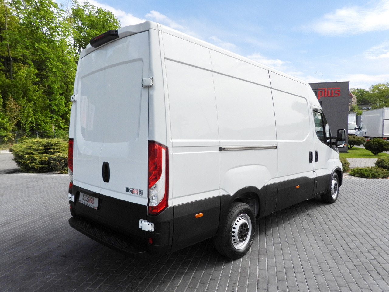 Tarbesõiduk külmik IVECO DAILY 35S14 REFRIGERATOR VAN -10*C POWER SUPPLY 230V CRUISE CONTROL AUTOMATIC TRANSMISSION HI-MATIC AIR CONDITIONING  140HP: pilt 32