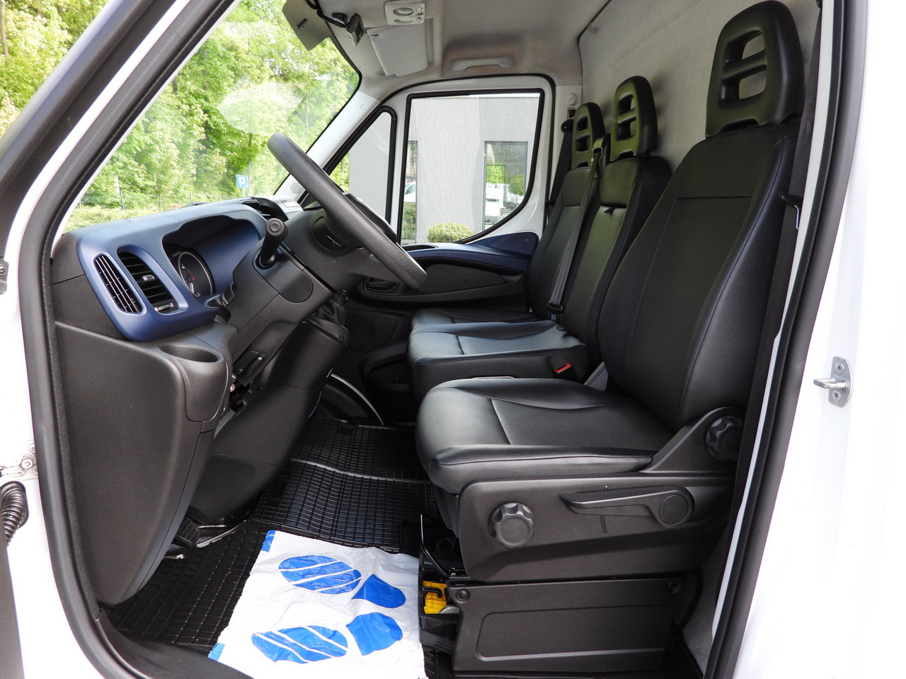 Tarbesõiduk külmik IVECO DAILY 35S14 REFRIGERATOR VAN -10*C POWER SUPPLY 230V CRUISE CONTROL AUTOMATIC TRANSMISSION HI-MATIC AIR CONDITIONING  140HP: pilt 34