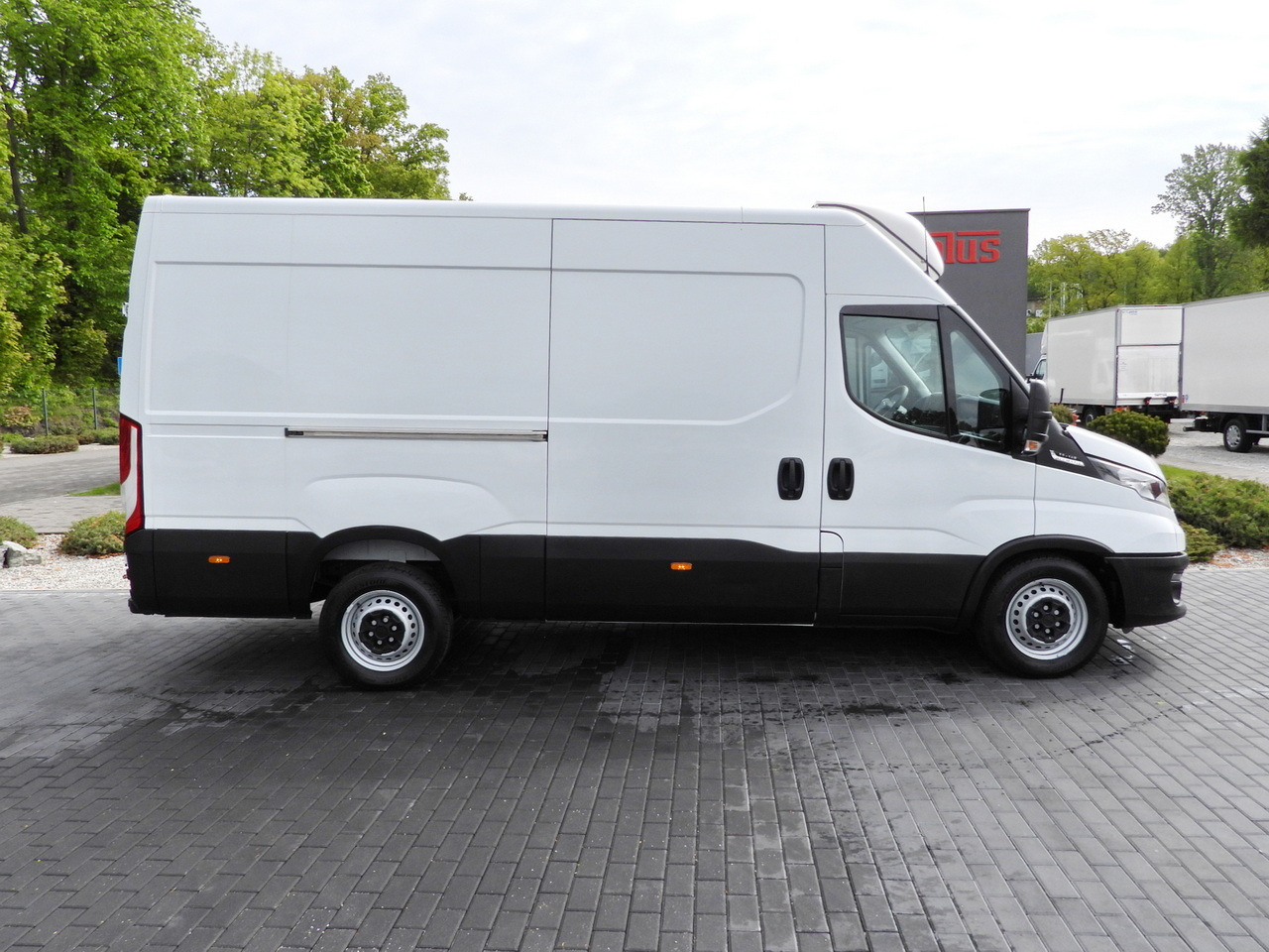 Tarbesõiduk külmik IVECO DAILY 35S14 REFRIGERATOR VAN -10*C POWER SUPPLY 230V CRUISE CONTROL AUTOMATIC TRANSMISSION HI-MATIC AIR CONDITIONING  140HP: pilt 7