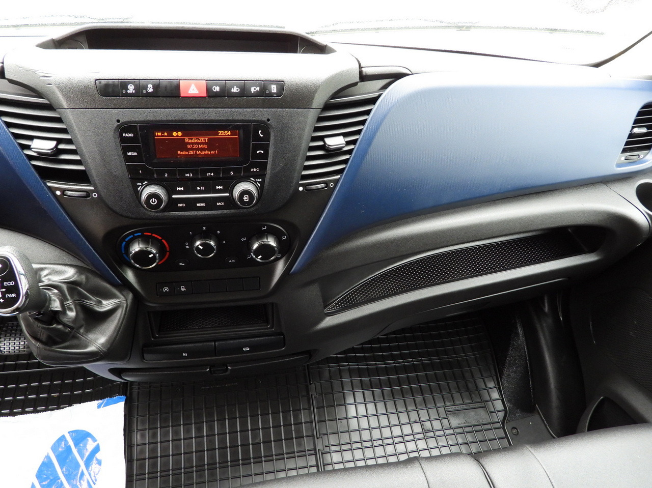 Tarbesõiduk külmik IVECO DAILY 35S14 REFRIGERATOR VAN -10*C POWER SUPPLY 230V CRUISE CONTROL AUTOMATIC TRANSMISSION HI-MATIC AIR CONDITIONING  140HP: pilt 42