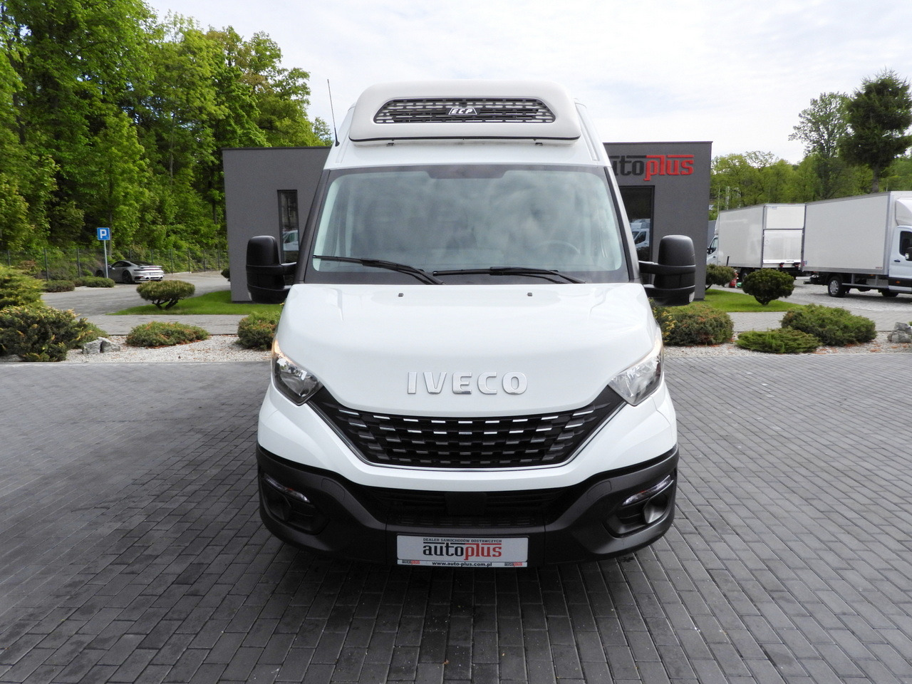 IVECO DAILY 35S14 REFRIGERATOR VAN -10*C POWER SUPPLY 230V CRUISE CONTROL AUTOMATIC TRANSMISSION HI-MATIC AIR CONDITIONING 140HP - Tarbesõiduk külmik: pilt 5 IVECO DAILY 35S14 REFRIGERATOR VAN -10*C POWER SUPPLY 230V CRUISE CONTROL AUTOMATIC TRANSMISSION HI-MATIC AIR CONDITIONING 140HP - Tarbesõiduk külmik: pilt 5
