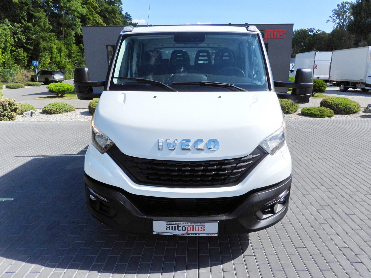 IVECO DAILY 35S14 STAKE BODY DOUBLE CABIN DOKA 7 SEATS CRUISE CONTROL AIR CONDITIONING 135HP - Madelauto: pilt 5 IVECO DAILY 35S14 STAKE BODY DOUBLE CABIN DOKA 7 SEATS CRUISE CONTROL AIR CONDITIONING 135HP - Madelauto: pilt 5