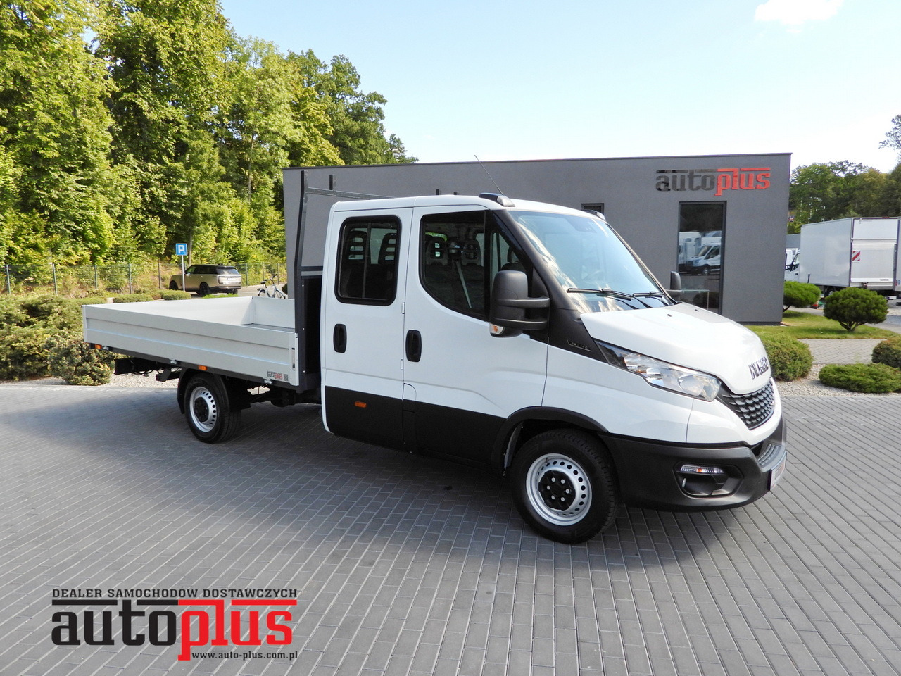 IVECO DAILY 35S14 STAKE BODY DOUBLE CABIN DOKA 7 SEATS CRUISE CONTROL AIR CONDITIONING 135HP - Madelauto: pilt 1 IVECO DAILY 35S14 STAKE BODY DOUBLE CABIN DOKA 7 SEATS CRUISE CONTROL AIR CONDITIONING 135HP - Madelauto: pilt 1