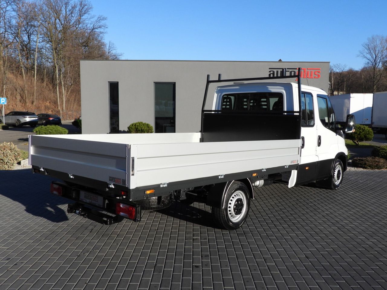 IVECO DAILY 35S14 STAKE BODY DOUBLE CABIN DOKA 7 SEATS CRUISE CONTROL AIR CONDITIONING 140HP - Meeskonnaauto: pilt 3 IVECO DAILY 35S14 STAKE BODY DOUBLE CABIN DOKA 7 SEATS CRUISE CONTROL AIR CONDITIONING 140HP - Meeskonnaauto: pilt 3
