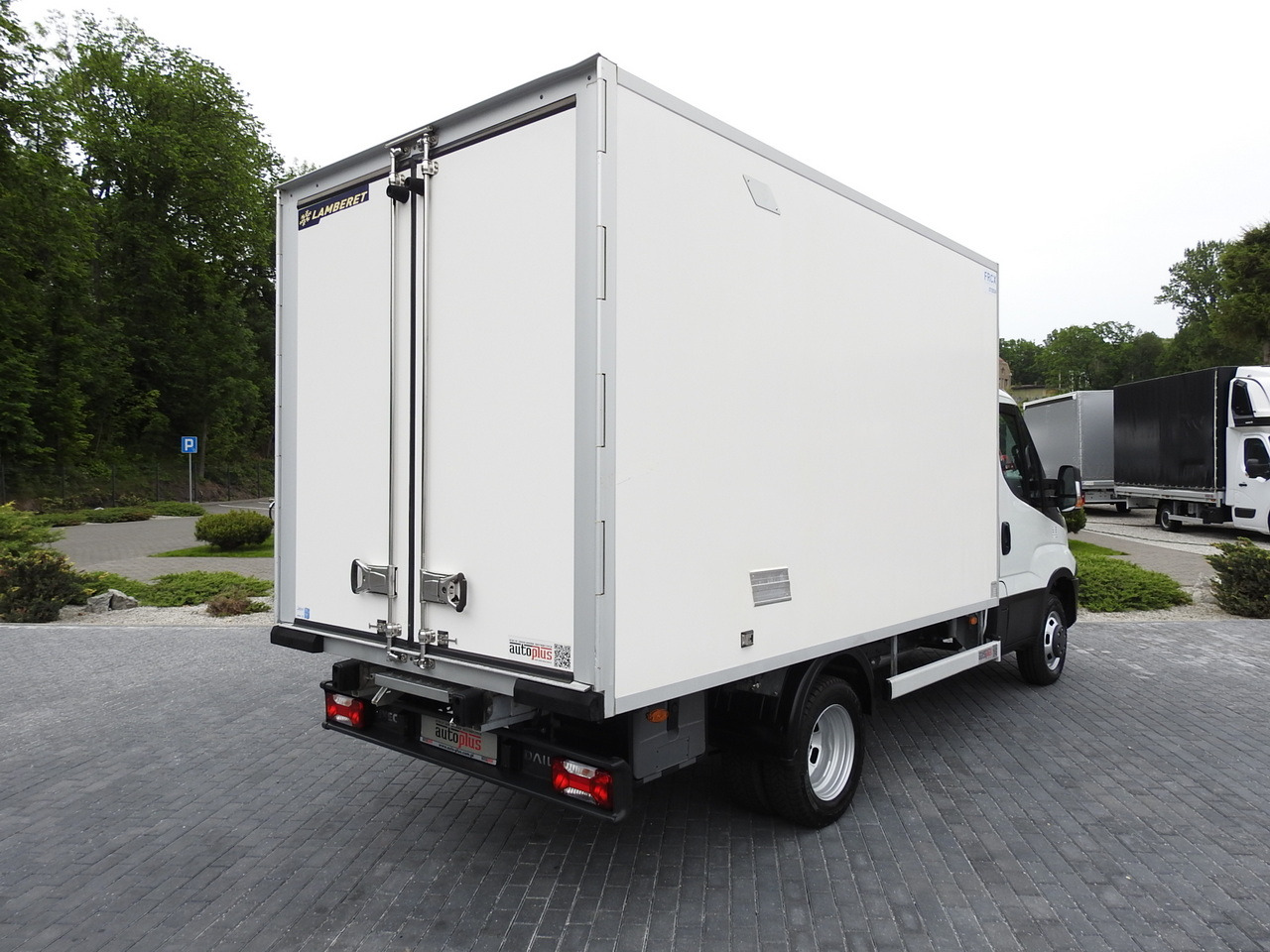 IVECO DAILY 35S15 REGRIGERATOR BOX -12*C 8 PALLETS CRUISE CONTROL TWIN WHEELS AIR CONDITIONING 150HP - Tarbesõiduk külmik: pilt 3 IVECO DAILY 35S15 REGRIGERATOR BOX -12*C 8 PALLETS CRUISE CONTROL TWIN WHEELS AIR CONDITIONING 150HP - Tarbesõiduk külmik: pilt 3