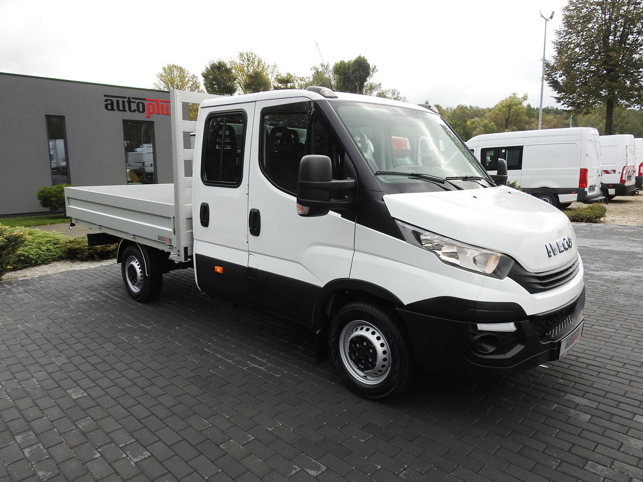 IVECO DAILY 35S15 STAKE BODY DOUBLE CABIN DOKA 7 SEATS AIR CONDITIONING 150HP - Madelauto: pilt 4 IVECO DAILY 35S15 STAKE BODY DOUBLE CABIN DOKA 7 SEATS AIR CONDITIONING 150HP - Madelauto: pilt 4