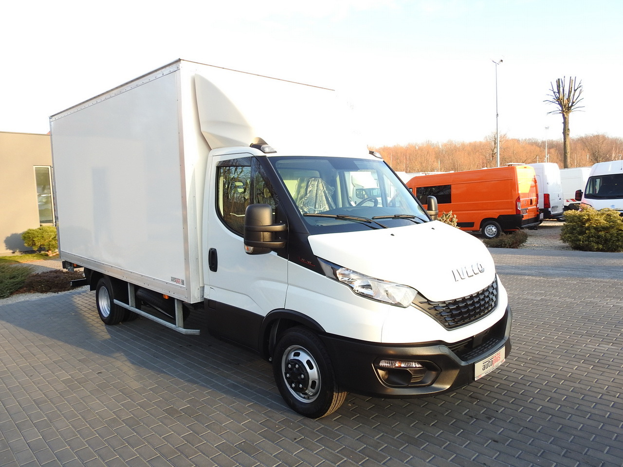 IVECO DAILY 35S16 BOX LIFT 8 PALLETS CRUISE CONTROL AIR CONDITIONING TWIN WHEELS 160HP - Tarbesõiduk furgoon: pilt 4 IVECO DAILY 35S16 BOX LIFT 8 PALLETS CRUISE CONTROL AIR CONDITIONING TWIN WHEELS 160HP - Tarbesõiduk furgoon: pilt 4