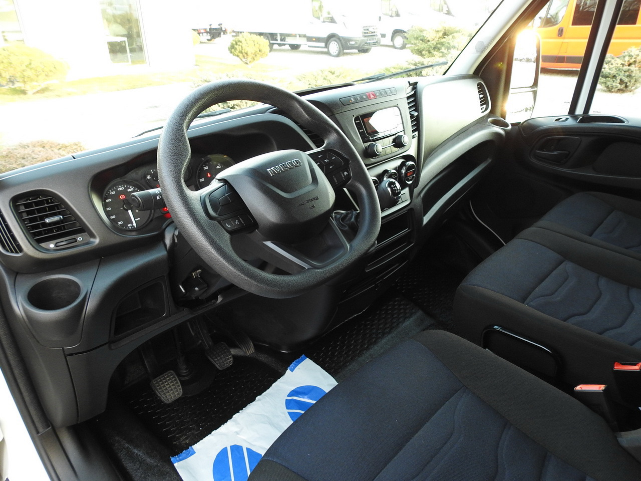 IVECO DAILY 35S16 BOX LIFT 8 PALLETS CRUISE CONTROL AIR CONDITIONING TWIN WHEELS 160HP - Tarbesõiduk furgoon: pilt 2 IVECO DAILY 35S16 BOX LIFT 8 PALLETS CRUISE CONTROL AIR CONDITIONING TWIN WHEELS 160HP - Tarbesõiduk furgoon: pilt 2