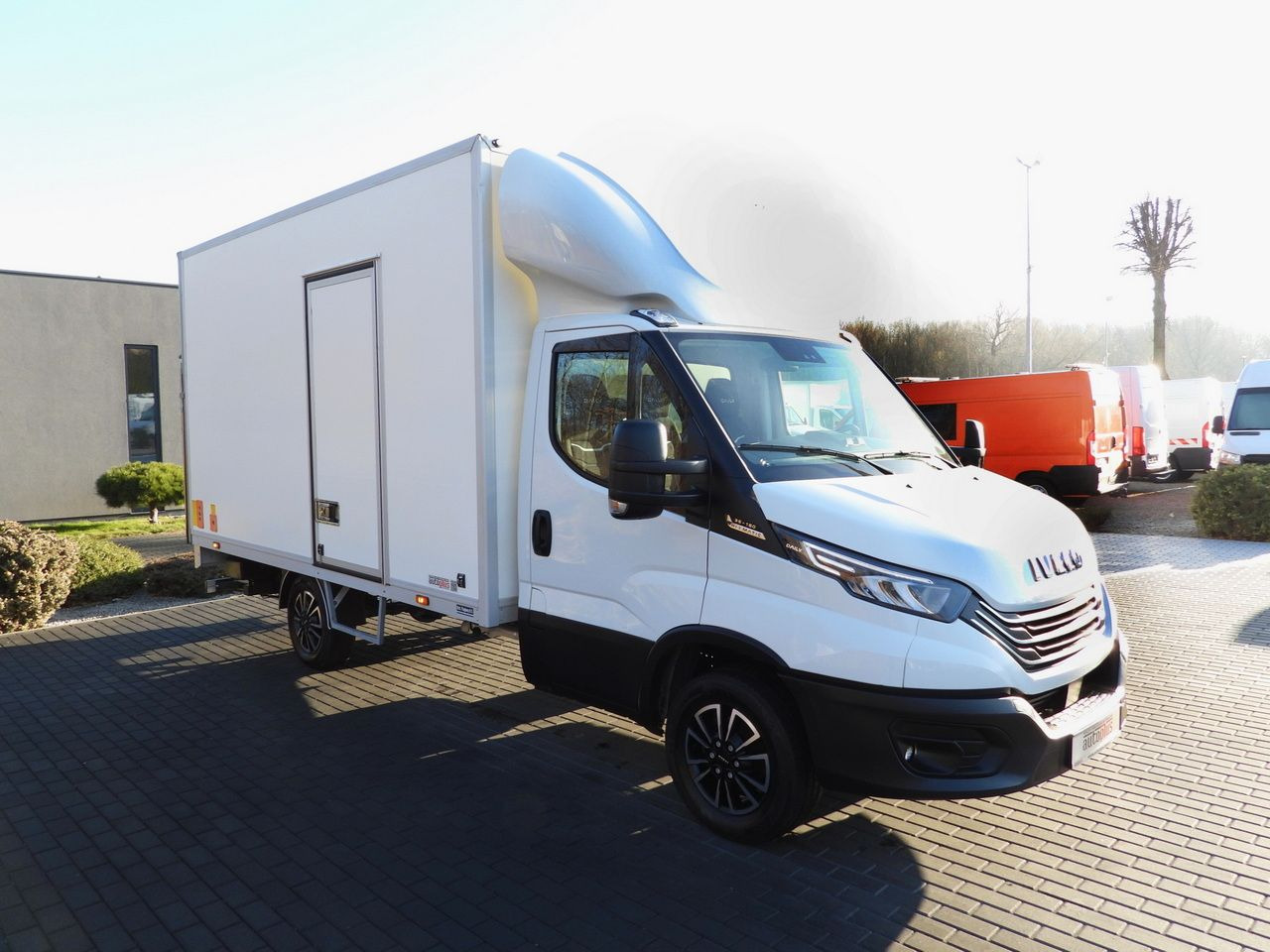 IVECO DAILY 35S16 LIFT 8 PALLETS CRUISE CONTROL LED LIGHTS AUTOMATIC TRANSMISSION HI-MATIC AIR CONDITIONING 160HP - Tarbesõiduk furgoon: pilt 4 IVECO DAILY 35S16 LIFT 8 PALLETS CRUISE CONTROL LED LIGHTS AUTOMATIC TRANSMISSION HI-MATIC AIR CONDITIONING 160HP - Tarbesõiduk furgoon: pilt 4