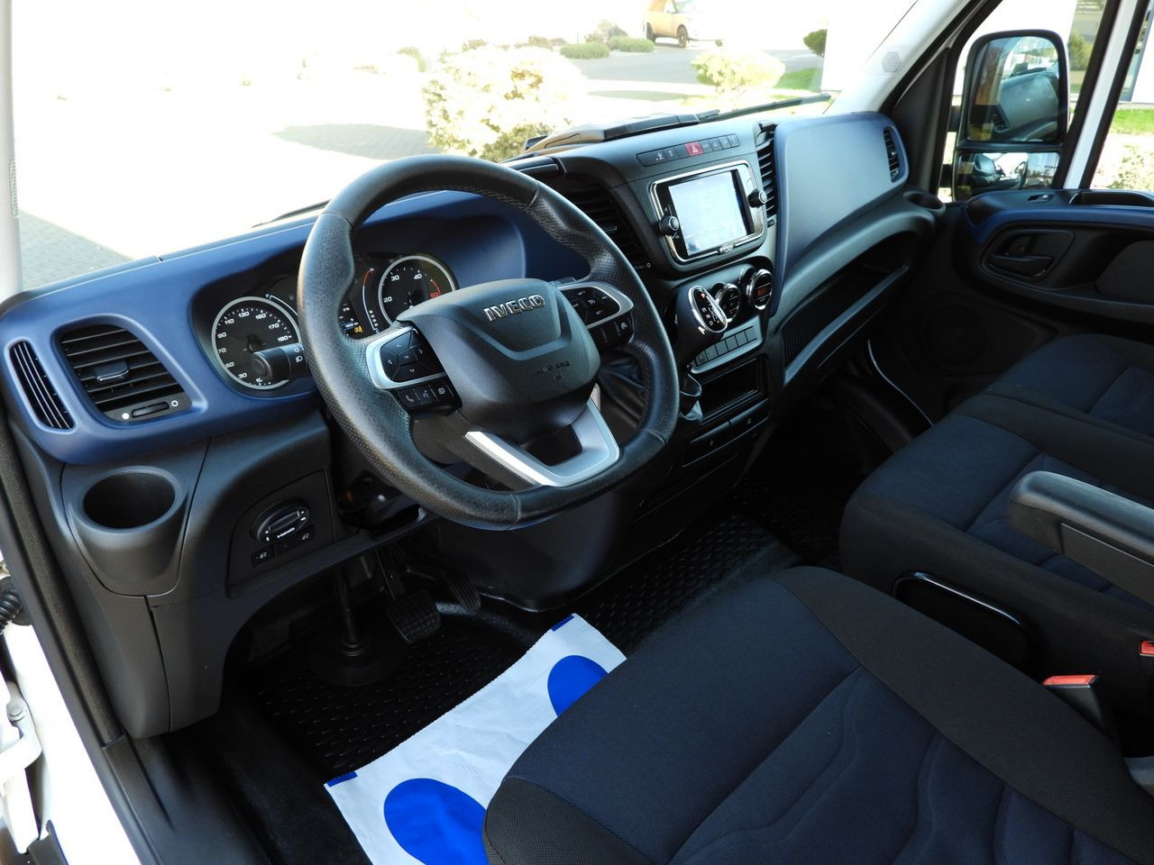 IVECO DAILY 35S16 LIFT 8 PALLETS CRUISE CONTROL LED LIGHTS AUTOMATIC TRANSMISSION HI-MATIC AIR CONDITIONING 160HP - Tarbesõiduk furgoon: pilt 2 IVECO DAILY 35S16 LIFT 8 PALLETS CRUISE CONTROL LED LIGHTS AUTOMATIC TRANSMISSION HI-MATIC AIR CONDITIONING 160HP - Tarbesõiduk furgoon: pilt 2