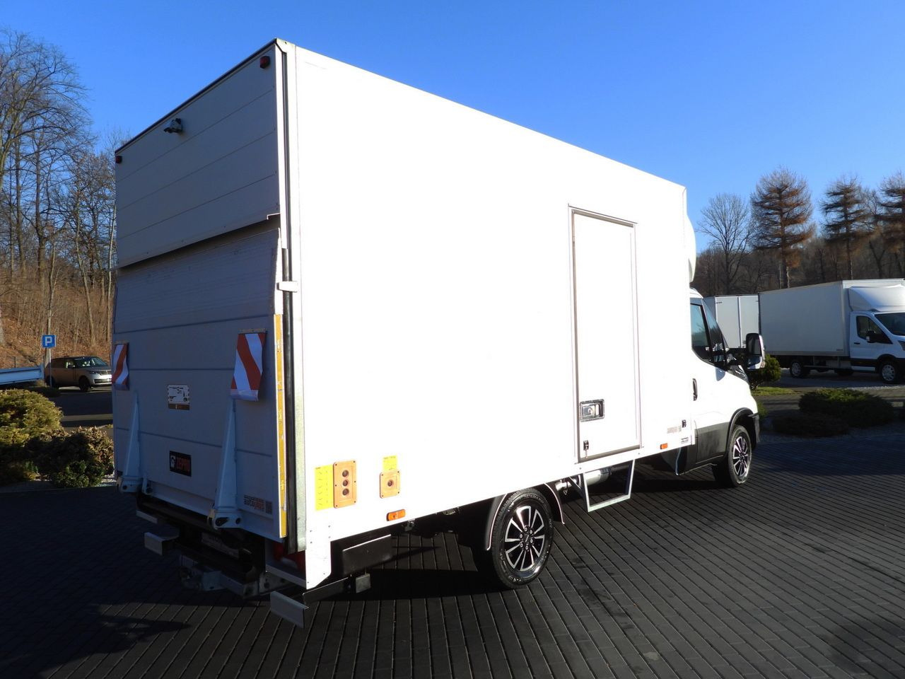 IVECO DAILY 35S16 LIFT 8 PALLETS CRUISE CONTROL LED LIGHTS AUTOMATIC TRANSMISSION HI-MATIC AIR CONDITIONING 160HP - Tarbesõiduk furgoon: pilt 3 IVECO DAILY 35S16 LIFT 8 PALLETS CRUISE CONTROL LED LIGHTS AUTOMATIC TRANSMISSION HI-MATIC AIR CONDITIONING 160HP - Tarbesõiduk furgoon: pilt 3