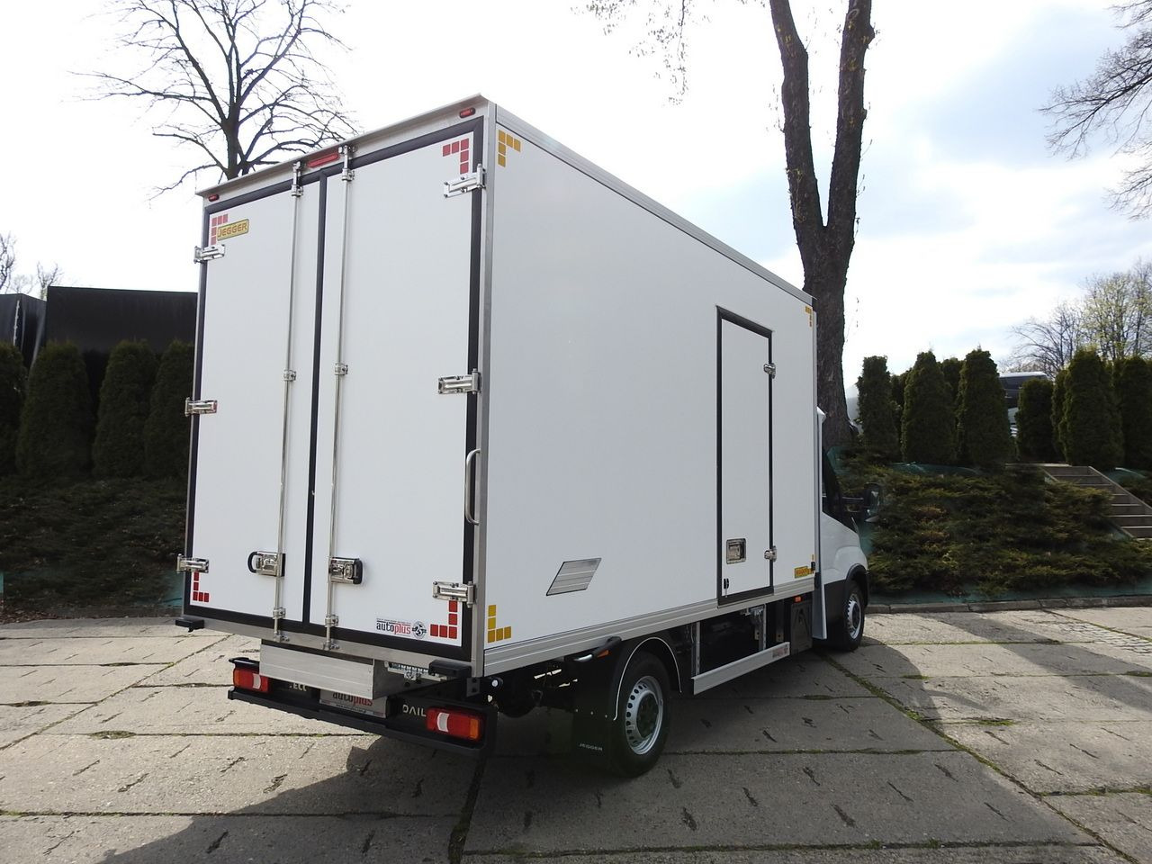 IVECO DAILY 35S16 NEW REGRIGERATOR BOX -10*C 8 PALLETS HEATING FUNCTION POWER SUPPLY 230V CRUISE CONTROL AIR CONDITIONING 160HP - Tarbesõiduk külmik: pilt 3 IVECO DAILY 35S16 NEW REGRIGERATOR BOX -10*C 8 PALLETS HEATING FUNCTION POWER SUPPLY 230V CRUISE CONTROL AIR CONDITIONING 160HP - Tarbesõiduk külmik: pilt 3