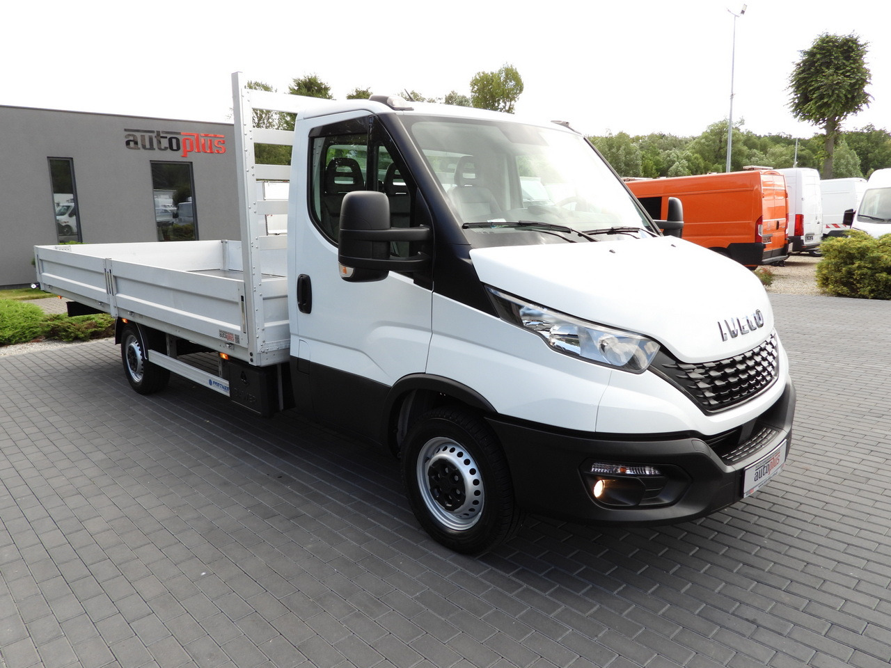 IVECO DAILY 35S16 STAKE BODY 10 PALLETS CRUISE CONTROL AIR CONDITIONING 160HP - Madelauto: pilt 4 IVECO DAILY 35S16 STAKE BODY 10 PALLETS CRUISE CONTROL AIR CONDITIONING 160HP - Madelauto: pilt 4