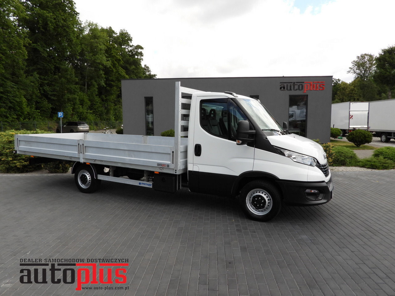 IVECO DAILY 35S16 STAKE BODY 10 PALLETS CRUISE CONTROL AIR CONDITIONING 160HP - Madelauto: pilt 1 IVECO DAILY 35S16 STAKE BODY 10 PALLETS CRUISE CONTROL AIR CONDITIONING 160HP - Madelauto: pilt 1