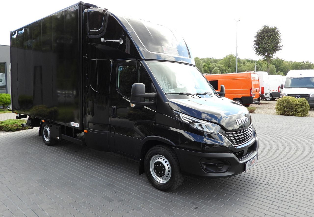 IVECO DAILY 35S18 BOX LIFT 8 PALLETS WEBASTO CRUISE CONTROL NAVIGATION LED LIGHTS PNEUMATICS AIR CONDITIONING 180HP - Tarbesõiduk furgoon: pilt 4 IVECO DAILY 35S18 BOX LIFT 8 PALLETS WEBASTO CRUISE CONTROL NAVIGATION LED LIGHTS PNEUMATICS AIR CONDITIONING 180HP - Tarbesõiduk furgoon: pilt 4