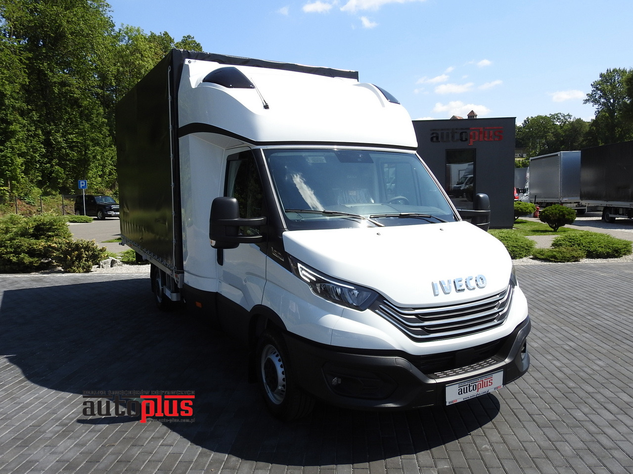 IVECO DAILY 35S18 NEW TARPAULIN 8 PALLETS CRUISE CONTROL NAVIGATION LED LIGHTS AUTOMATIC TRANSMISSION HI-MATIC MANUFACTURERS WARRANTY 180HP - Tent tarbesõiduk: pilt 1 IVECO DAILY 35S18 NEW TARPAULIN 8 PALLETS CRUISE CONTROL NAVIGATION LED LIGHTS AUTOMATIC TRANSMISSION HI-MATIC MANUFACTURERS WARRANTY 180HP - Tent tarbesõiduk: pilt 1
