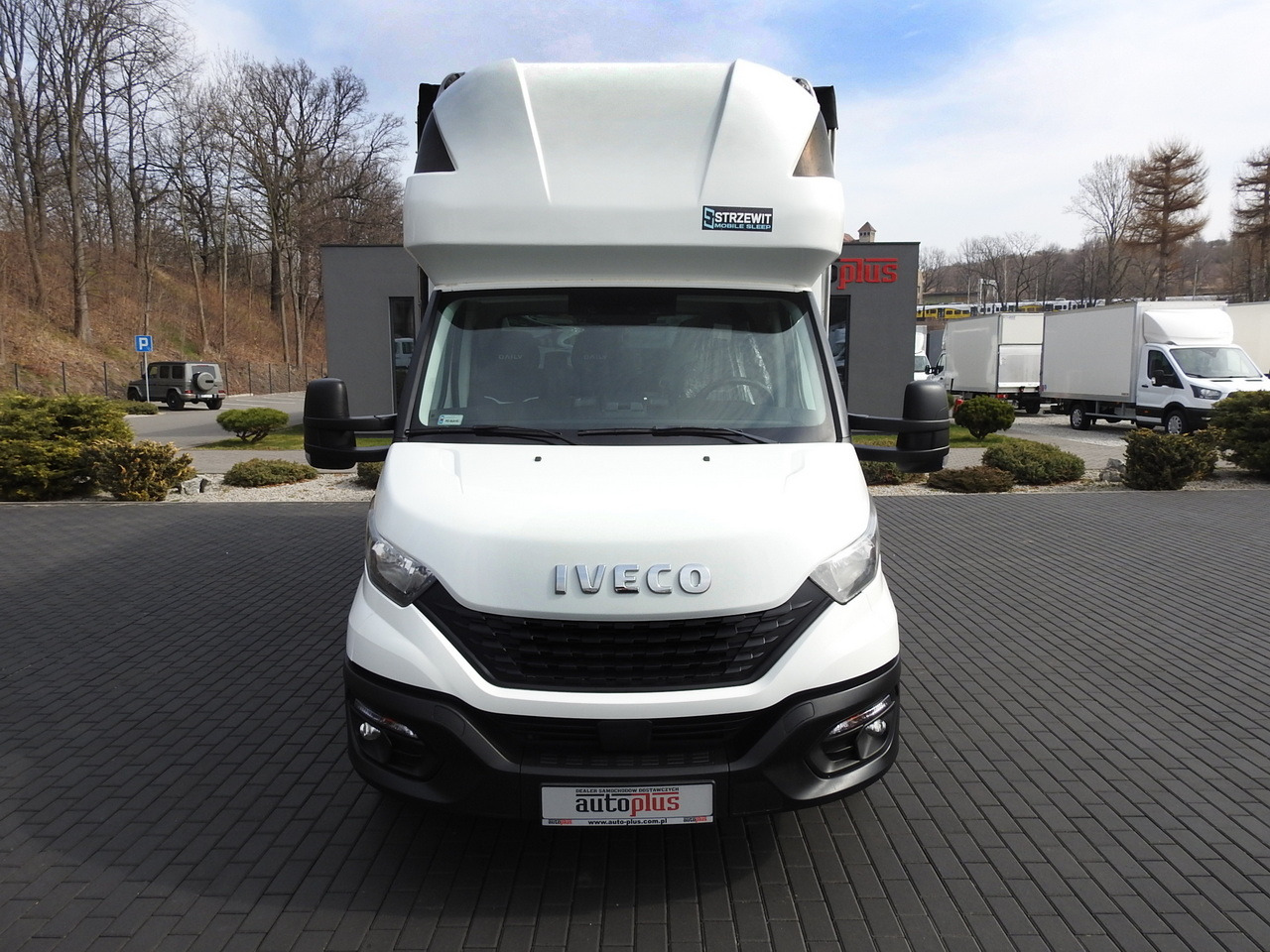 IVECO DAILY 35S18 TARPAULIN 10 PALLETS WEBASTO CRUISE CONTROL AIR CONDITIONING 180HP - Tent tarbesõiduk: pilt 5 IVECO DAILY 35S18 TARPAULIN 10 PALLETS WEBASTO CRUISE CONTROL AIR CONDITIONING 180HP - Tent tarbesõiduk: pilt 5