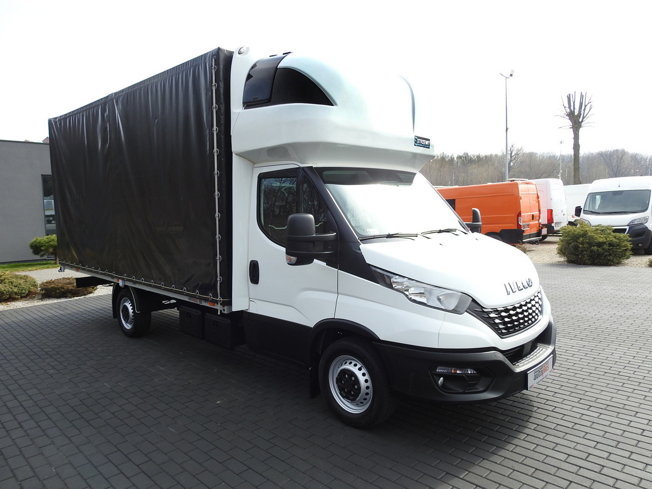 IVECO DAILY 35S18 TARPAULIN 10 PALLETS WEBASTO CRUISE CONTROL AIR CONDITIONING 180HP - Tent tarbesõiduk: pilt 4 IVECO DAILY 35S18 TARPAULIN 10 PALLETS WEBASTO CRUISE CONTROL AIR CONDITIONING 180HP - Tent tarbesõiduk: pilt 4