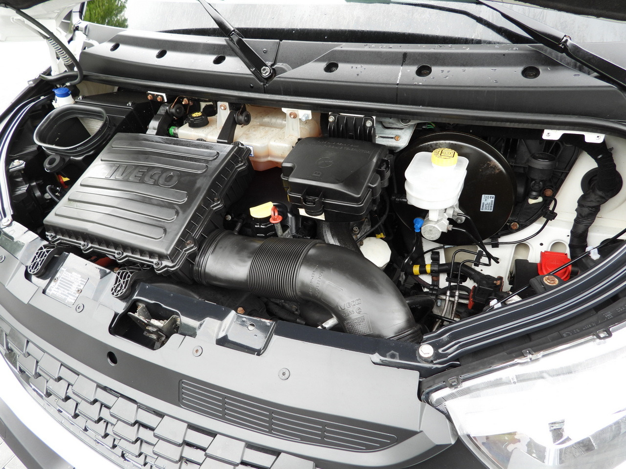 Tent tarbesõiduk IVECO DAILY 35S18 TARPAULIN 10 PALLETS WEBASTO CRUISE CONTROL AIR CONDITIONING 180HP: pilt 27 Tent tarbesõiduk IVECO DAILY 35S18 TARPAULIN 10 PALLETS WEBASTO CRUISE CONTROL AIR CONDITIONING 180HP: pilt 27