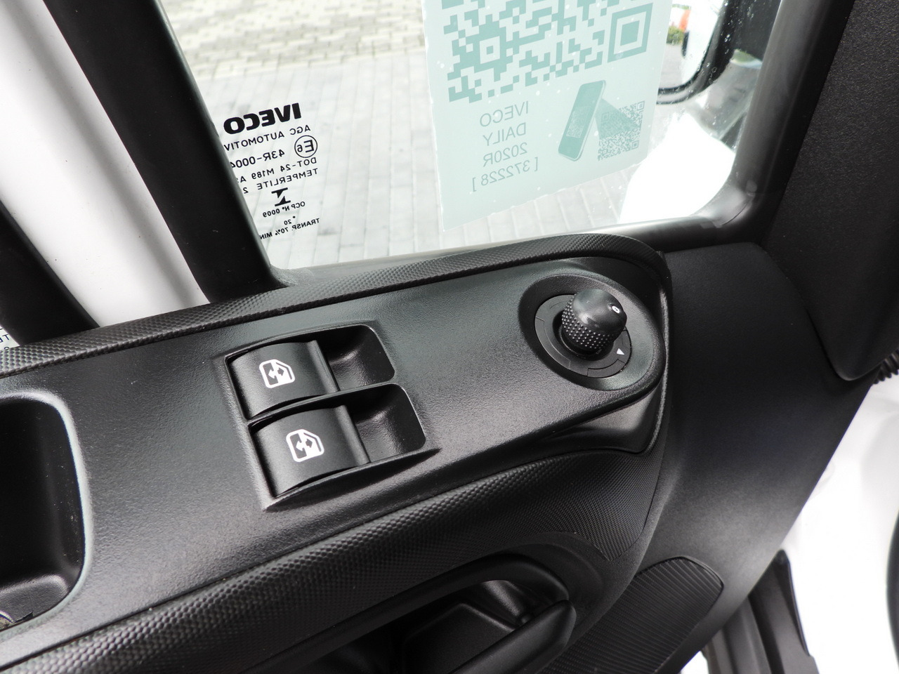 Tent tarbesõiduk IVECO DAILY 35S18 TARPAULIN 10 PALLETS WEBASTO CRUISE CONTROL AIR CONDITIONING 180HP: pilt 30 Tent tarbesõiduk IVECO DAILY 35S18 TARPAULIN 10 PALLETS WEBASTO CRUISE CONTROL AIR CONDITIONING 180HP: pilt 30