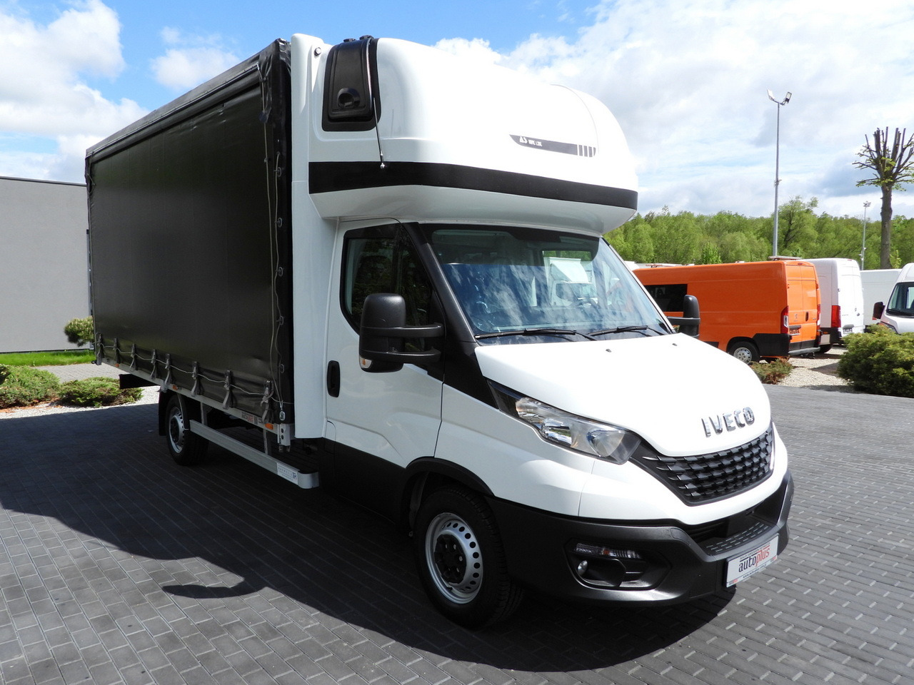 IVECO DAILY 35S18 TARPAULIN 10 PALLETS WEBASTO CRUISE CONTROL AIR CONDITIONING 180HP - Tent tarbesõiduk: pilt 4 IVECO DAILY 35S18 TARPAULIN 10 PALLETS WEBASTO CRUISE CONTROL AIR CONDITIONING 180HP - Tent tarbesõiduk: pilt 4