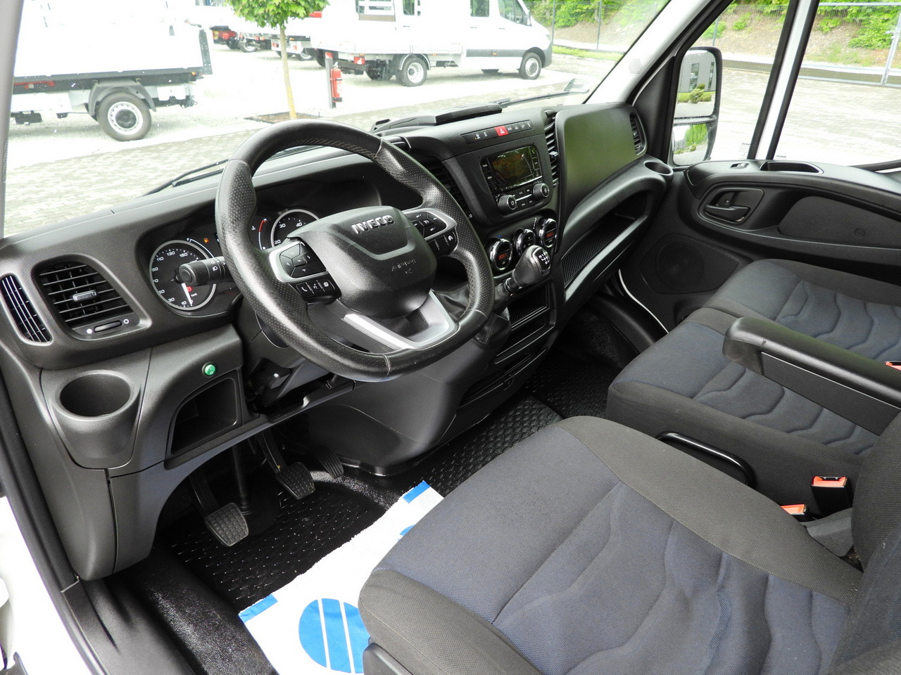 IVECO DAILY 35S18 TARPAULIN 10 PALLETS WEBASTO CRUISE CONTROL AIR CONDITIONING 180HP - Tent tarbesõiduk: pilt 2 IVECO DAILY 35S18 TARPAULIN 10 PALLETS WEBASTO CRUISE CONTROL AIR CONDITIONING 180HP - Tent tarbesõiduk: pilt 2