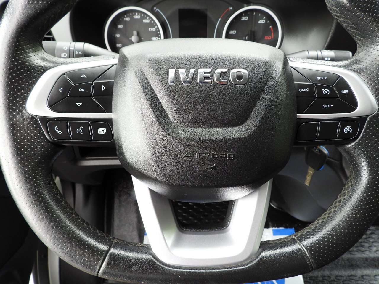 Tent tarbesõiduk IVECO DAILY 35S18 TARPAULIN 10 PALLETS WEBASTO CRUISE CONTROL AIR CONDITIONING 180HP: pilt 32 Tent tarbesõiduk IVECO DAILY 35S18 TARPAULIN 10 PALLETS WEBASTO CRUISE CONTROL AIR CONDITIONING 180HP: pilt 32