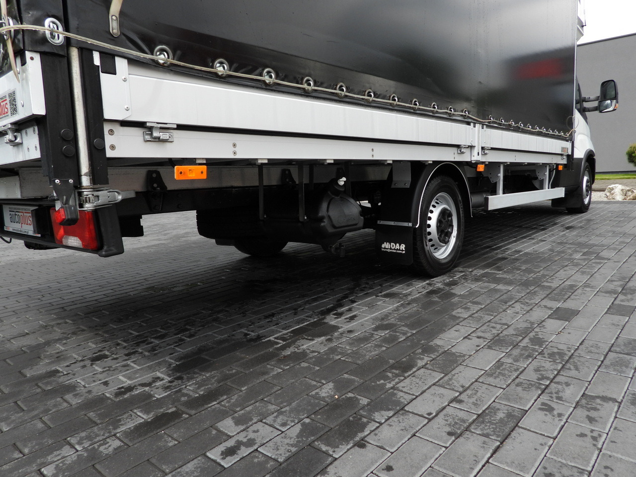 Tent tarbesõiduk IVECO DAILY 35S18 TARPAULIN 10 PALLETS WEBASTO CRUISE CONTROL AIR CONDITIONING 180HP: pilt 17 Tent tarbesõiduk IVECO DAILY 35S18 TARPAULIN 10 PALLETS WEBASTO CRUISE CONTROL AIR CONDITIONING 180HP: pilt 17