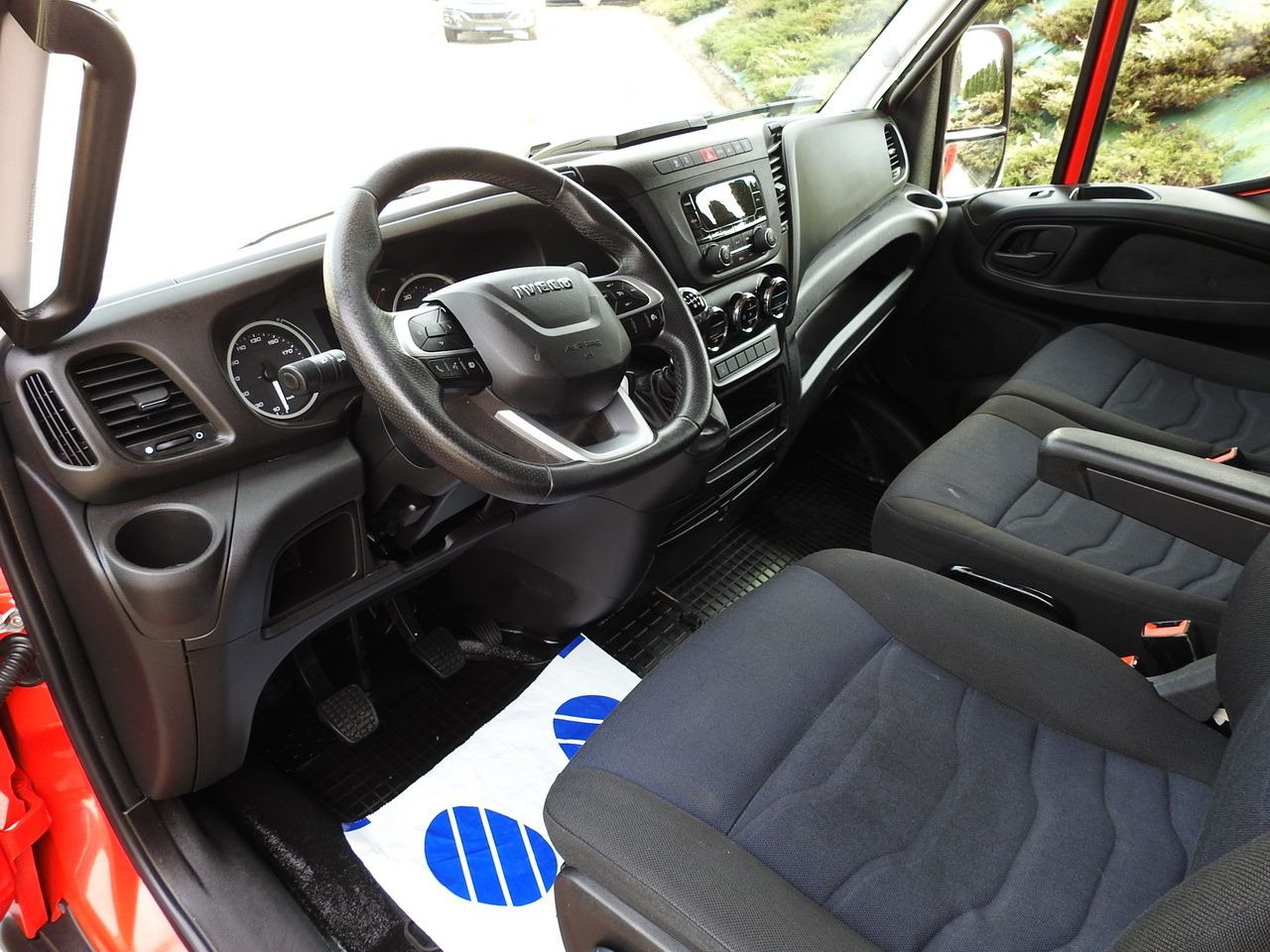 IVECO DAILY 35S18 TARPAULIN 10 PALLETS WEBASTO CRUISE CONTROL LED LIGHTS AIR CONDITIONING 180HP - Tent tarbesõiduk: pilt 2 IVECO DAILY 35S18 TARPAULIN 10 PALLETS WEBASTO CRUISE CONTROL LED LIGHTS AIR CONDITIONING 180HP - Tent tarbesõiduk: pilt 2