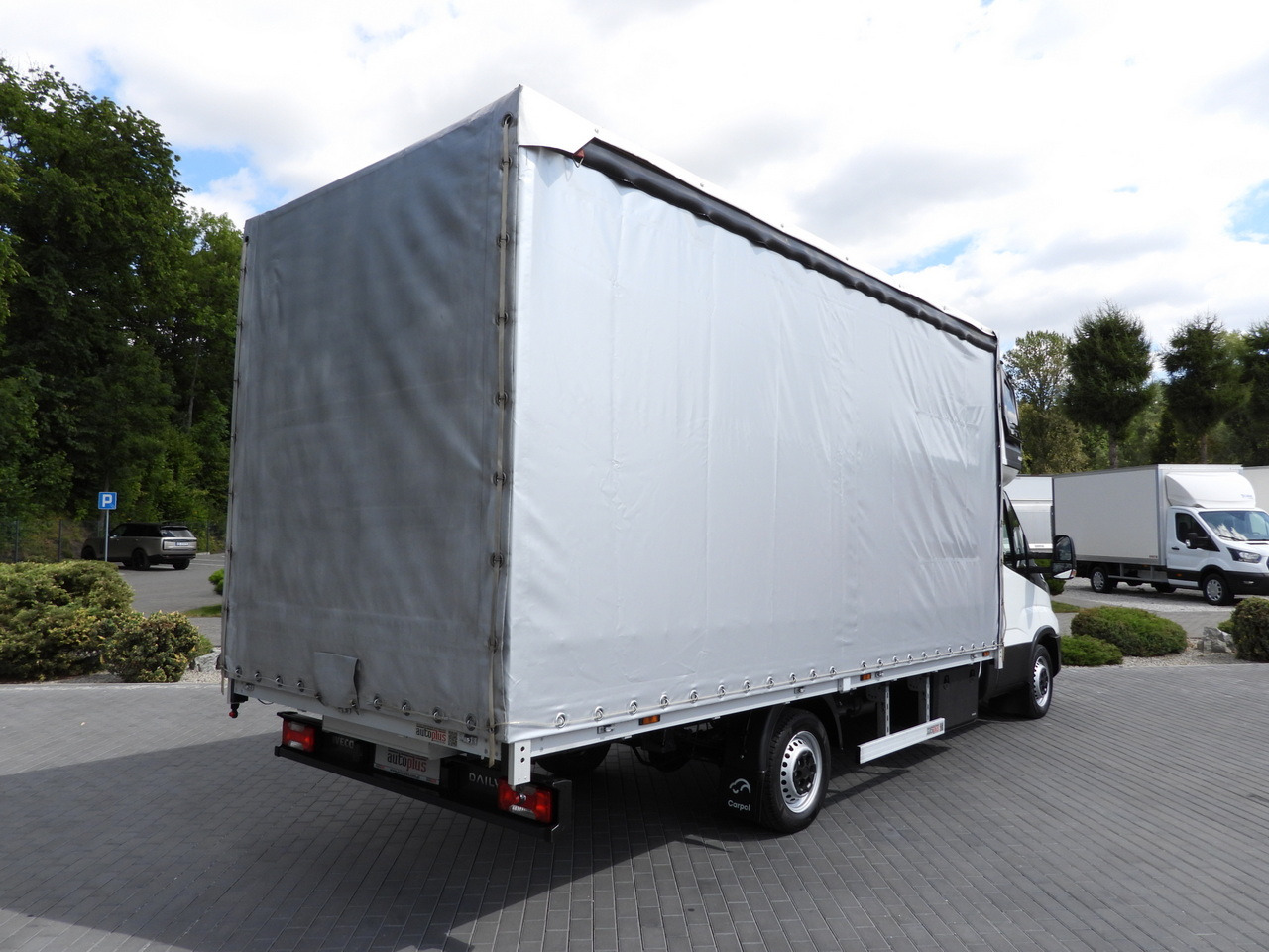 IVECO DAILY 35S18 TARPAULIN 10 PALLETS WEBASTO CRUISE CONTROL NAVIGATION LED LIGHTS AIR CONDITIONING 180HP - Tent tarbesõiduk: pilt 3 IVECO DAILY 35S18 TARPAULIN 10 PALLETS WEBASTO CRUISE CONTROL NAVIGATION LED LIGHTS AIR CONDITIONING 180HP - Tent tarbesõiduk: pilt 3