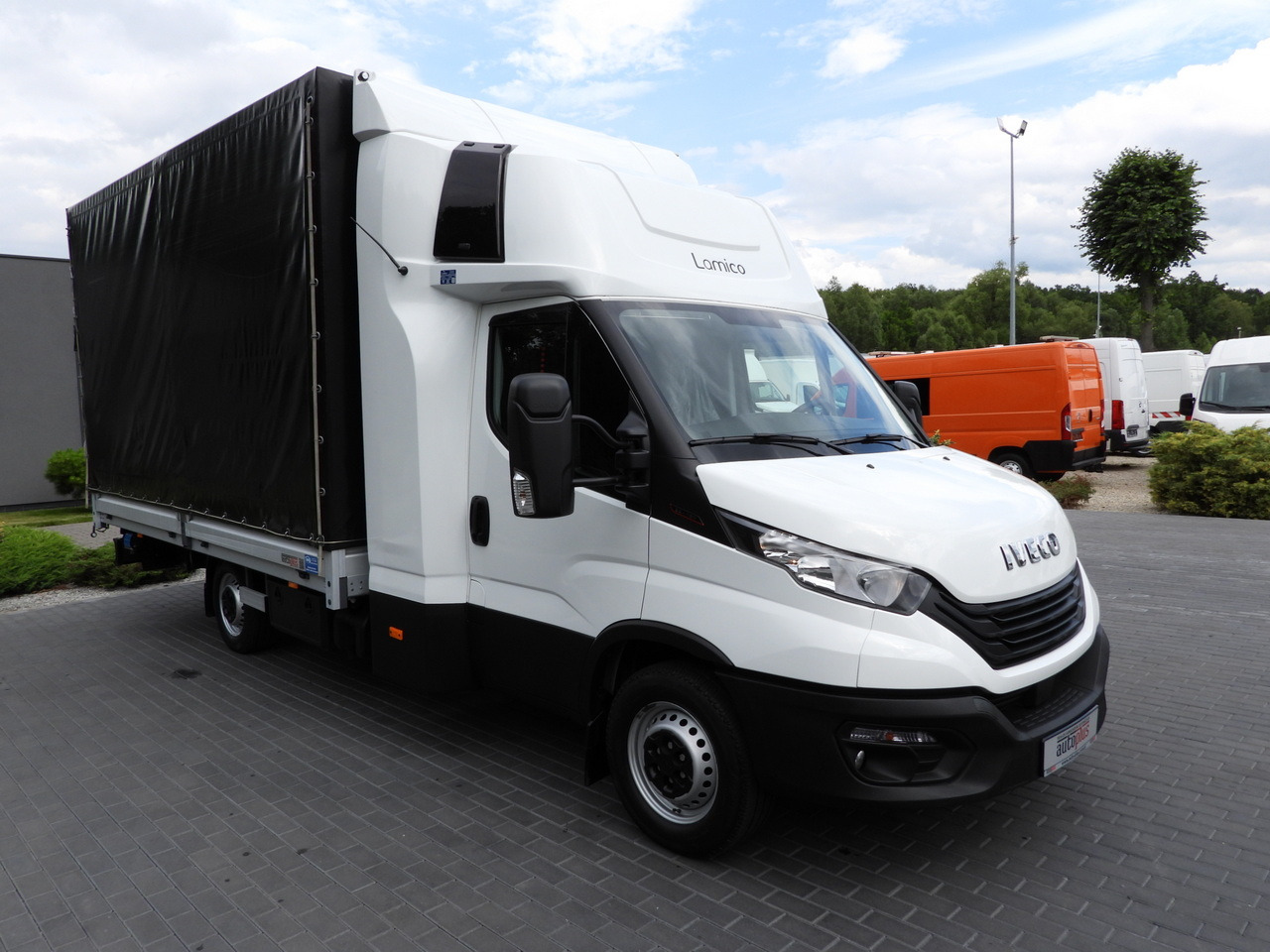 IVECO DAILY 35S18 TARPAULIN LIFT 10 PALLETS WEBASTO CRUISE CONTROL PNEUMATICS AIR CONDITIONING 180HP - Tent tarbesõiduk: pilt 4 IVECO DAILY 35S18 TARPAULIN LIFT 10 PALLETS WEBASTO CRUISE CONTROL PNEUMATICS AIR CONDITIONING 180HP - Tent tarbesõiduk: pilt 4