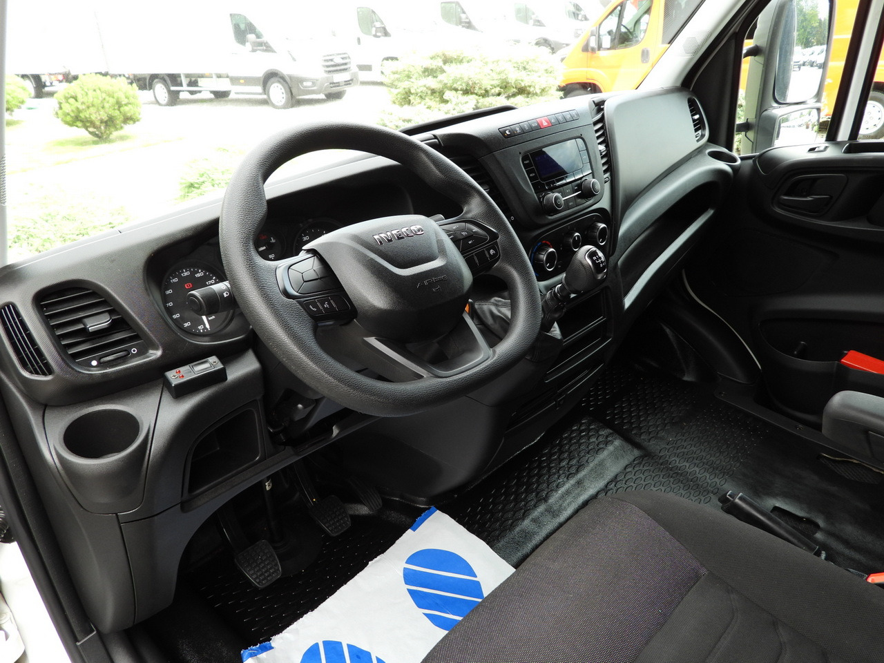 IVECO DAILY 35S18 TARPAULIN LIFT 10 PALLETS WEBASTO CRUISE CONTROL PNEUMATICS AIR CONDITIONING 180HP - Tent tarbesõiduk: pilt 2 IVECO DAILY 35S18 TARPAULIN LIFT 10 PALLETS WEBASTO CRUISE CONTROL PNEUMATICS AIR CONDITIONING 180HP - Tent tarbesõiduk: pilt 2