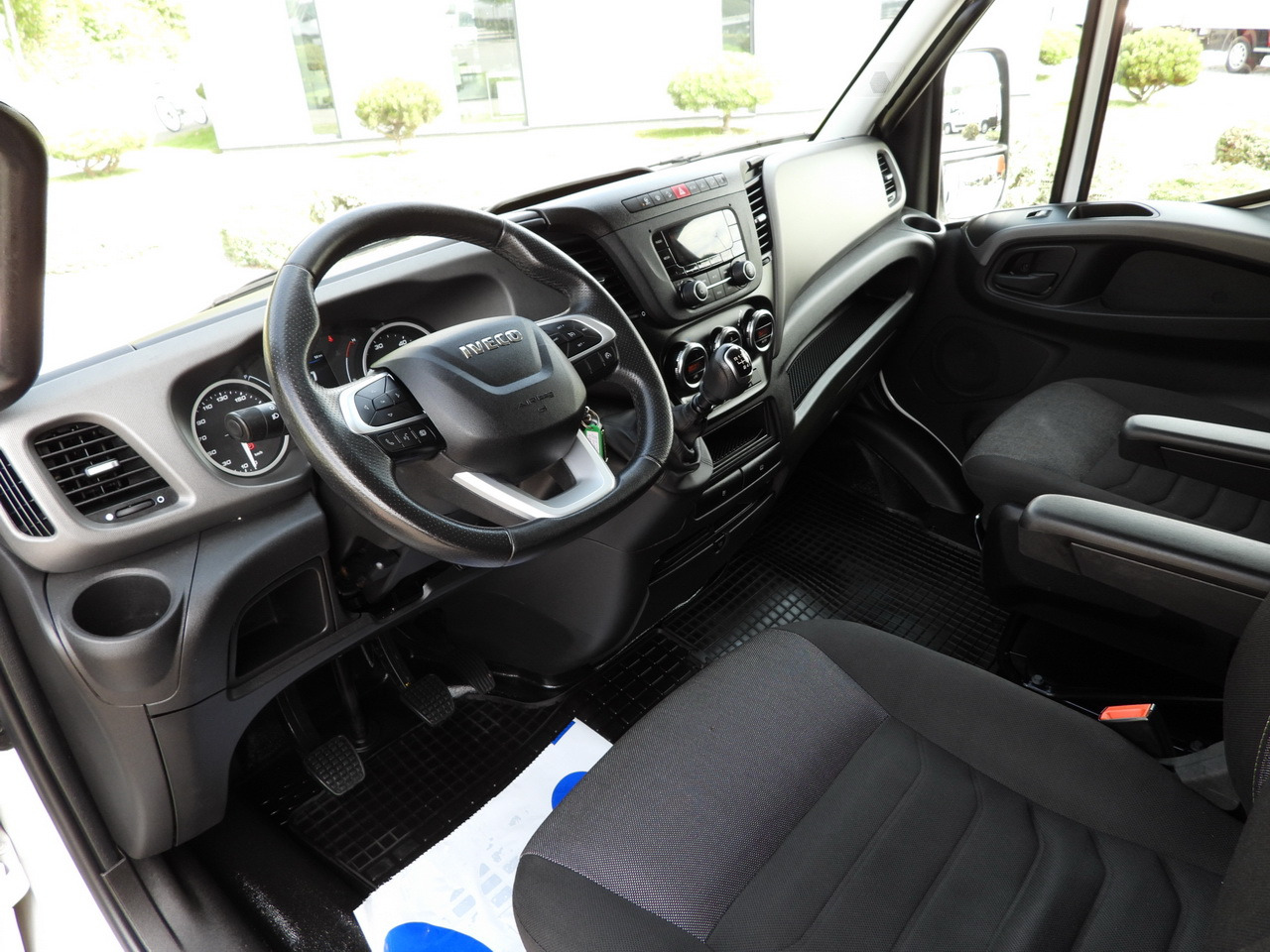 IVECO DAILY 35S18 TARPAULIN LIFT 8 PALLETS CRUISE CONTROL AIR CONDITIONING 180HP - Tent tarbesõiduk: pilt 2 IVECO DAILY 35S18 TARPAULIN LIFT 8 PALLETS CRUISE CONTROL AIR CONDITIONING 180HP - Tent tarbesõiduk: pilt 2