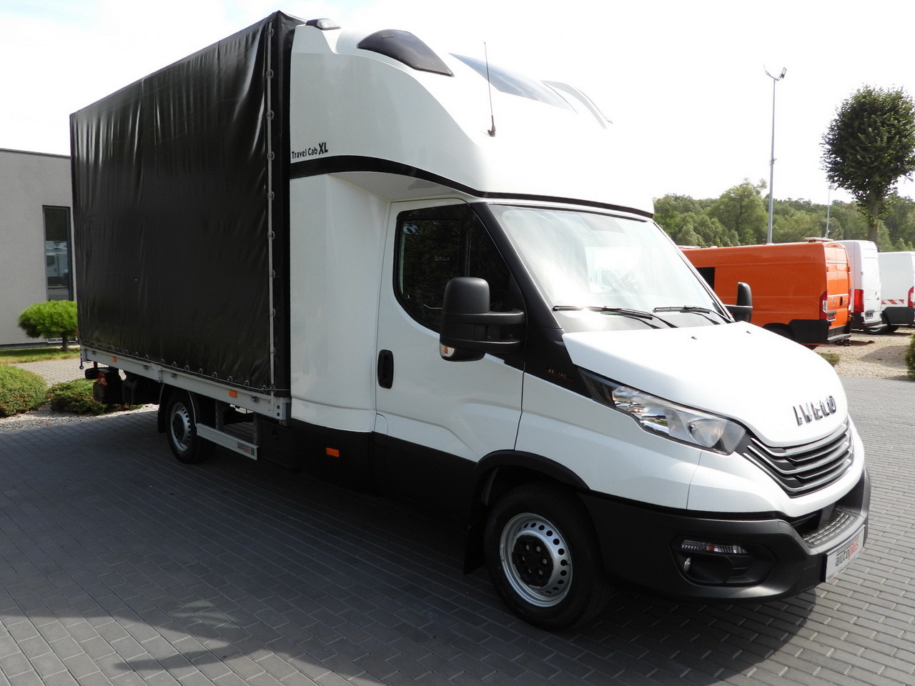 IVECO DAILY 35S18 TARPAULIN LIFT 8 PALLETS CRUISE CONTROL AIR CONDITIONING 180HP - Tent tarbesõiduk: pilt 4 IVECO DAILY 35S18 TARPAULIN LIFT 8 PALLETS CRUISE CONTROL AIR CONDITIONING 180HP - Tent tarbesõiduk: pilt 4