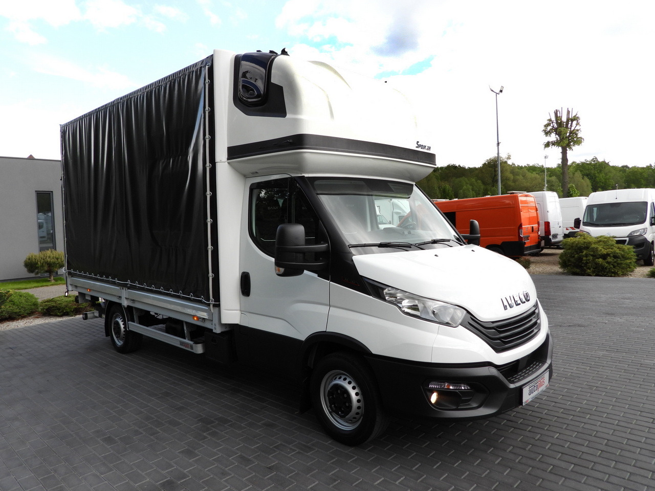 IVECO DAILY 35S18 TARPAULIN LIFT 8 PALLETS WEBASTO CRUISE CONTROL AIR CONDITIONING 180HP - Tent tarbesõiduk: pilt 4 IVECO DAILY 35S18 TARPAULIN LIFT 8 PALLETS WEBASTO CRUISE CONTROL AIR CONDITIONING 180HP - Tent tarbesõiduk: pilt 4