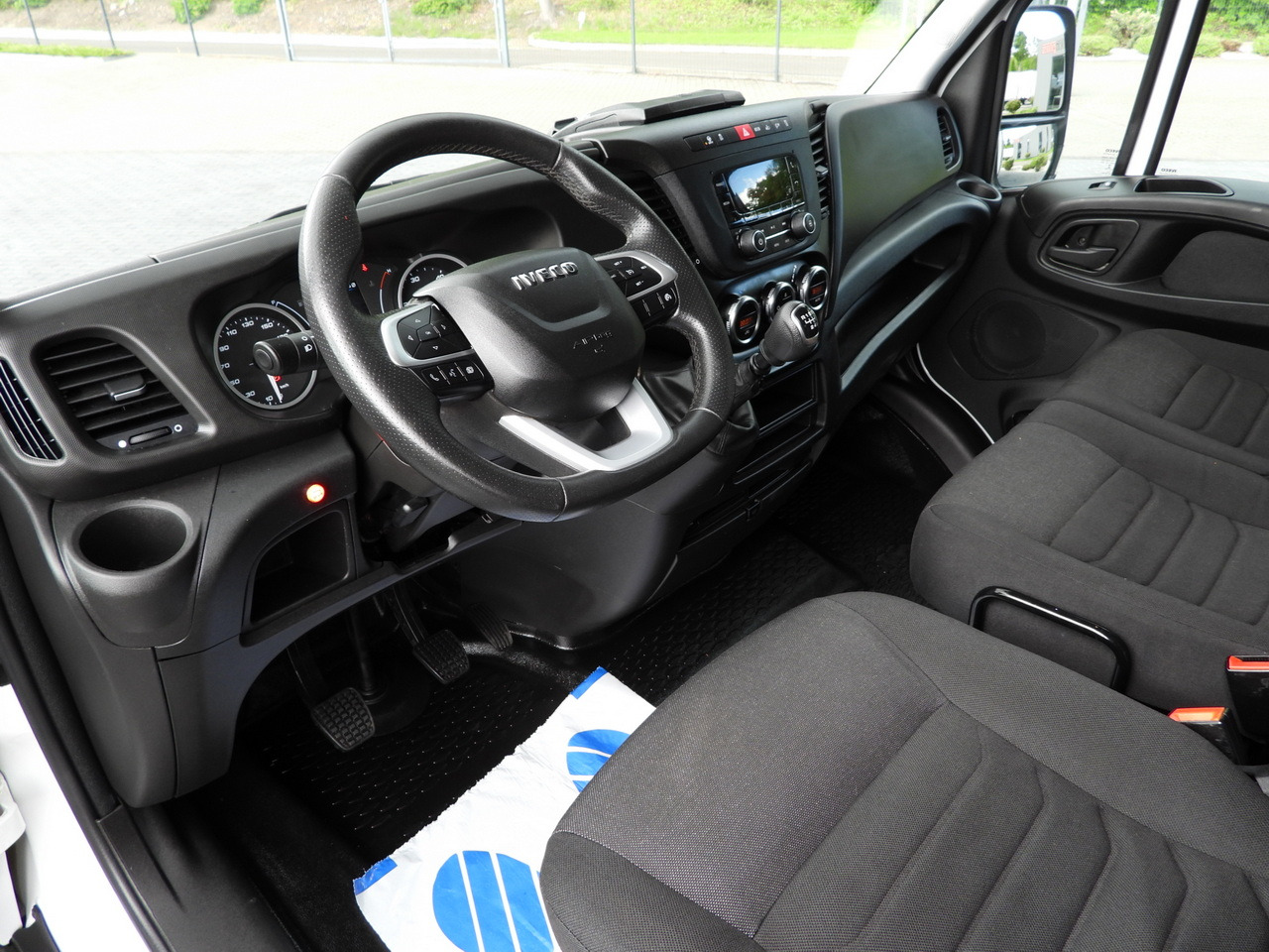 IVECO DAILY 35S18 TARPAULIN LIFT 8 PALLETS WEBASTO CRUISE CONTROL AIR CONDITIONING 180HP - Tent tarbesõiduk: pilt 2 IVECO DAILY 35S18 TARPAULIN LIFT 8 PALLETS WEBASTO CRUISE CONTROL AIR CONDITIONING 180HP - Tent tarbesõiduk: pilt 2