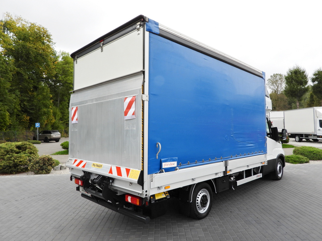 IVECO DAILY 35S18 TARPAULIN LIFT 8 PALLETS WEBASTO CRUISE CONTROL LED LIGHTS AIR CONDITIONING 180HP - Tent tarbesõiduk: pilt 3 IVECO DAILY 35S18 TARPAULIN LIFT 8 PALLETS WEBASTO CRUISE CONTROL LED LIGHTS AIR CONDITIONING 180HP - Tent tarbesõiduk: pilt 3
