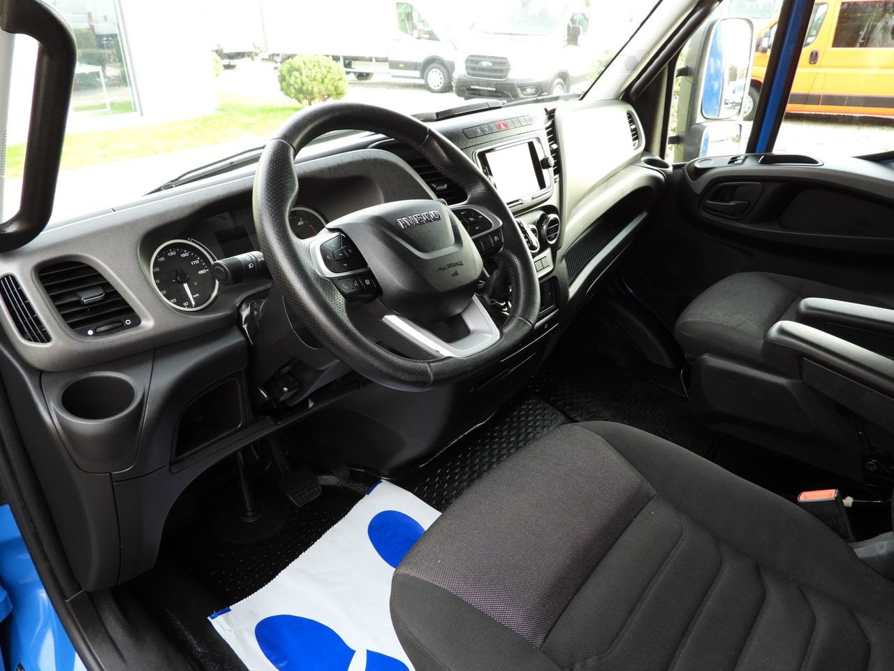 IVECO DAILY 35S21 TARPAULIN 10 PALLETS WEBASTO CRUISE CONTROL NAVIGATION LED LIGHTS AUTOMATIC TRANSMISSION HI-MATIC AIR CONDITIONING 210HP - Tent tarbesõiduk: pilt 2 IVECO DAILY 35S21 TARPAULIN 10 PALLETS WEBASTO CRUISE CONTROL NAVIGATION LED LIGHTS AUTOMATIC TRANSMISSION HI-MATIC AIR CONDITIONING 210HP - Tent tarbesõiduk: pilt 2