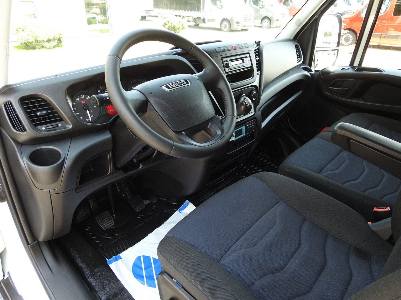 IVECO DAILY 50C15 REGRIGERATOR BOX -5*C POWER SUPPLY 230V AIR CONDITIONING TWIN WHEELS 150HP - Tarbesõiduk külmik: pilt 2 IVECO DAILY 50C15 REGRIGERATOR BOX -5*C POWER SUPPLY 230V AIR CONDITIONING TWIN WHEELS 150HP - Tarbesõiduk külmik: pilt 2