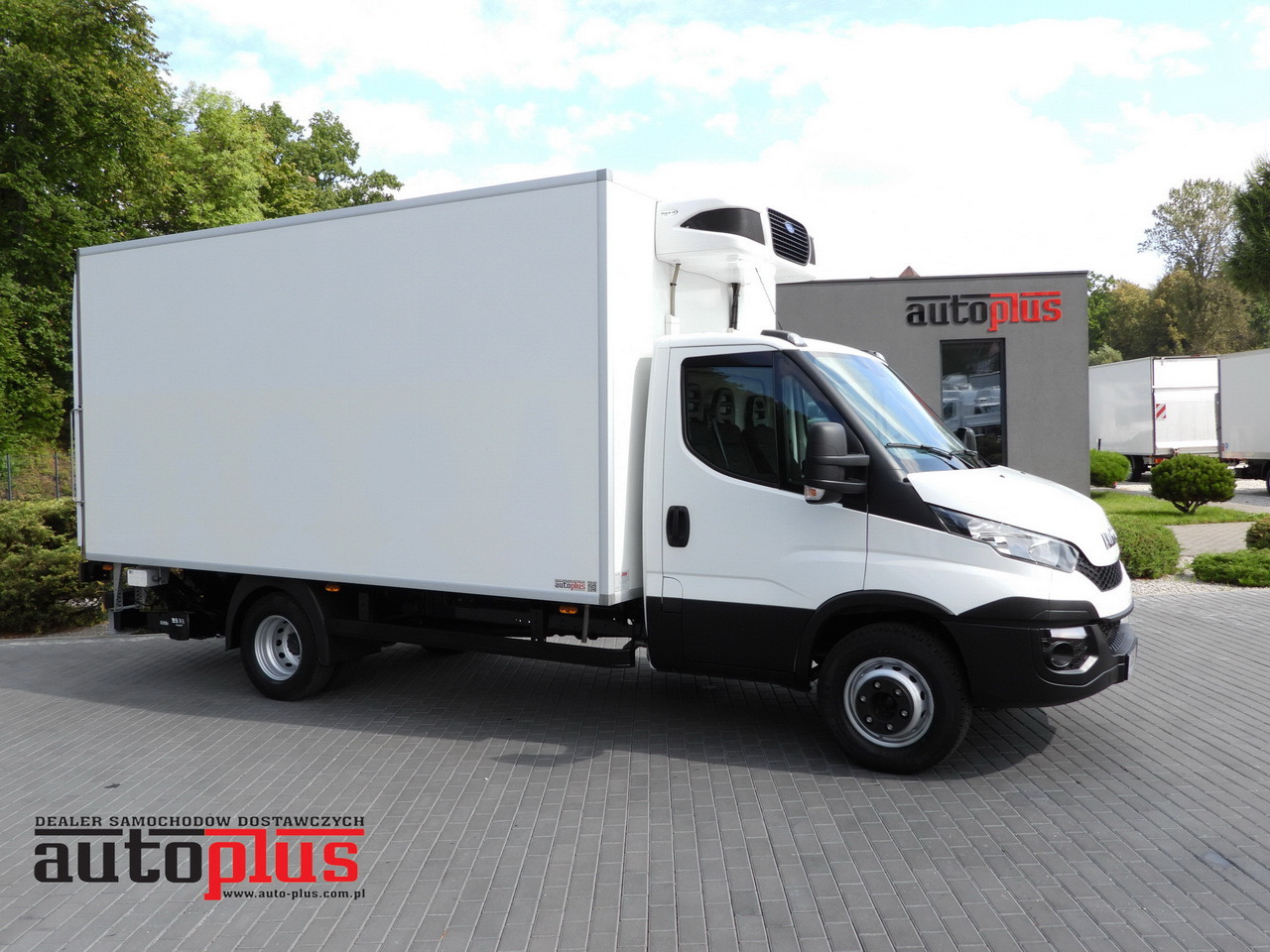 IVECO DAILY 70C17 REFRIGERATOR 1*C LIFT 10 PALLETS POWER SUPPLY 230V CRUISE CONTROL AIR CONDITIONING PNEUMATICS AUTOMATIC TRANSMISSION HI-MATIC TWIN WHEELS 170HP - Külmutiga veoauto: pilt 1 IVECO DAILY 70C17 REFRIGERATOR 1*C LIFT 10 PALLETS POWER SUPPLY 230V CRUISE CONTROL AIR CONDITIONING PNEUMATICS AUTOMATIC TRANSMISSION HI-MATIC TWIN WHEELS 170HP - Külmutiga veoauto: pilt 1