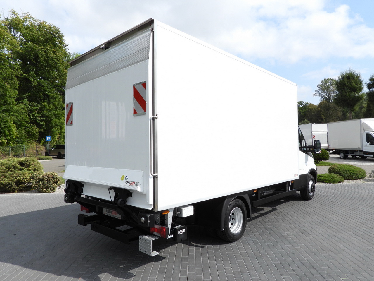 IVECO DAILY 70C17 REFRIGERATOR 1*C LIFT 10 PALLETS POWER SUPPLY 230V CRUISE CONTROL AIR CONDITIONING PNEUMATICS AUTOMATIC TRANSMISSION HI-MATIC TWIN WHEELS 170HP - Külmutiga veoauto: pilt 3 IVECO DAILY 70C17 REFRIGERATOR 1*C LIFT 10 PALLETS POWER SUPPLY 230V CRUISE CONTROL AIR CONDITIONING PNEUMATICS AUTOMATIC TRANSMISSION HI-MATIC TWIN WHEELS 170HP - Külmutiga veoauto: pilt 3