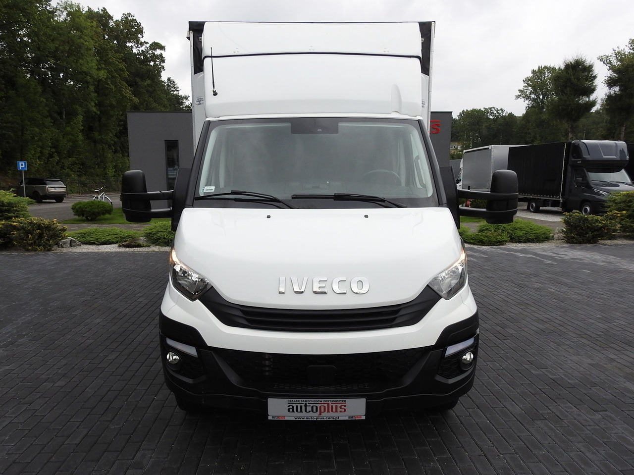 IVECO DAILY 70C18 TARPAULIN LIFT 12 PALLETS WEBASTO CRUISE CONTROL TWIN WHEELS AIR CONDITIONING 180HP - Tent tarbesõiduk: pilt 5 IVECO DAILY 70C18 TARPAULIN LIFT 12 PALLETS WEBASTO CRUISE CONTROL TWIN WHEELS AIR CONDITIONING 180HP - Tent tarbesõiduk: pilt 5