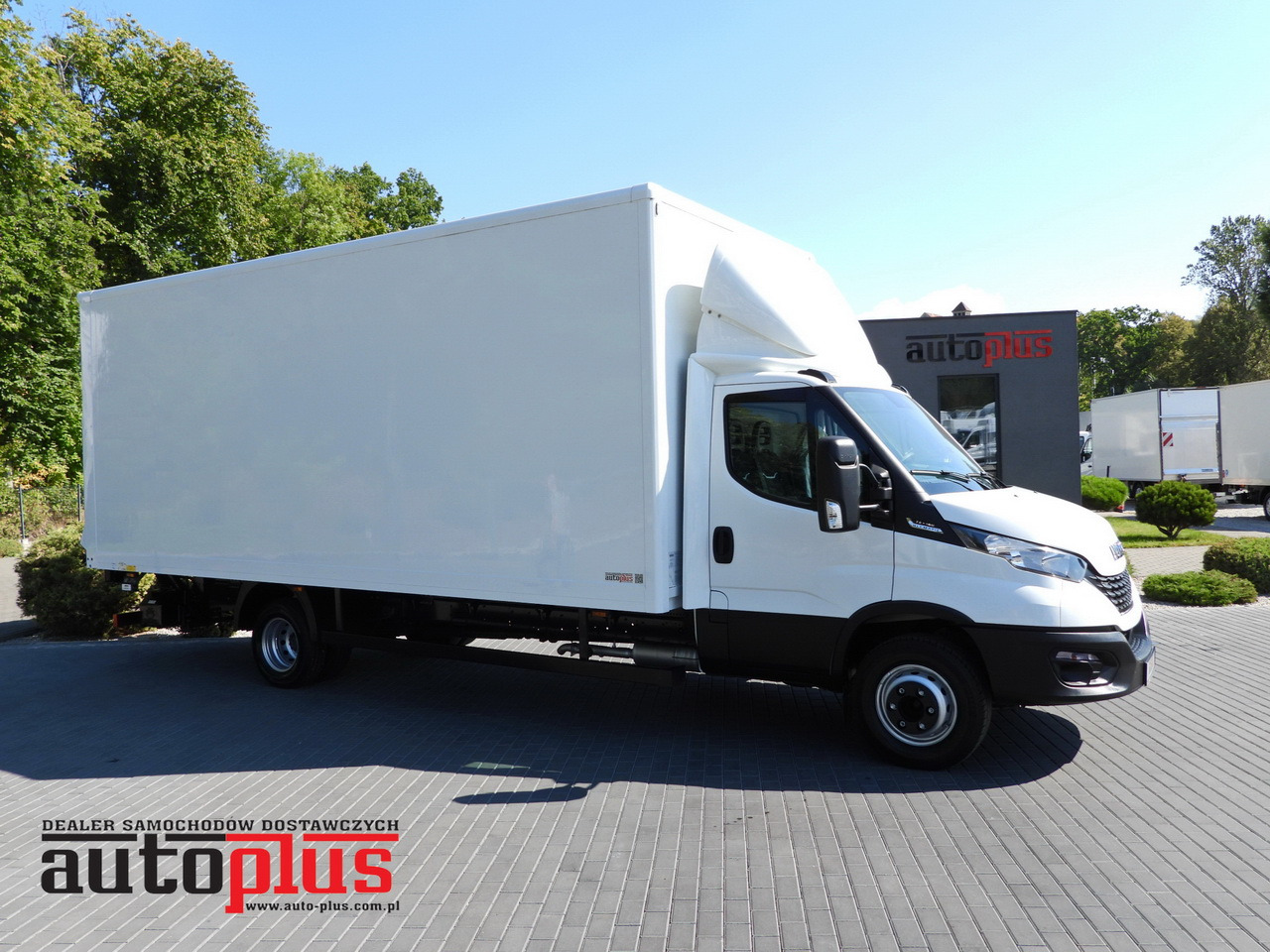 IVECO DAILY 72C18 LIFT 14 PALLETS CRUISE CONTROL PNEUMATICS AUTOMATIC TRANSMISSION HI-MATIC TWIN WHEELS AIR CONDITIONING 180HP - Kasti veoauto: pilt 1 IVECO DAILY 72C18 LIFT 14 PALLETS CRUISE CONTROL PNEUMATICS AUTOMATIC TRANSMISSION HI-MATIC TWIN WHEELS AIR CONDITIONING 180HP - Kasti veoauto: pilt 1