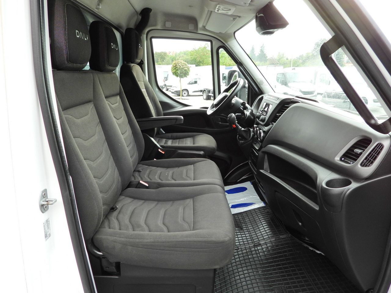 Tent veoauto IVECO DAILY 72C18 TARPAULIN LIFT 14 PALLETS WEBASTO CRUISE CONTROL LED LIGHTS TWIN WHEELS AIR CONDITIONING  180HP: pilt 47